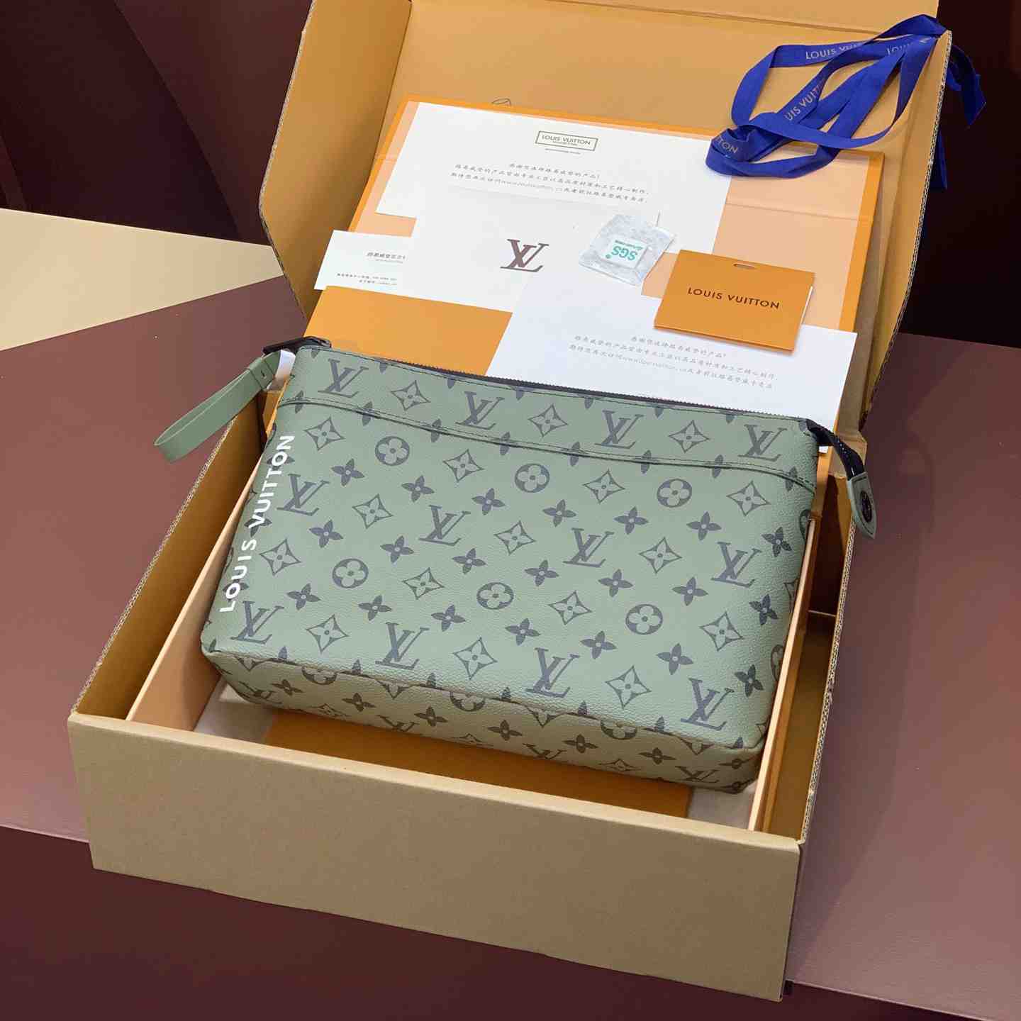 Louis Vuitton Pochette Voyage Souple (32 x 21 x 8cm)M82800 - everydesigner