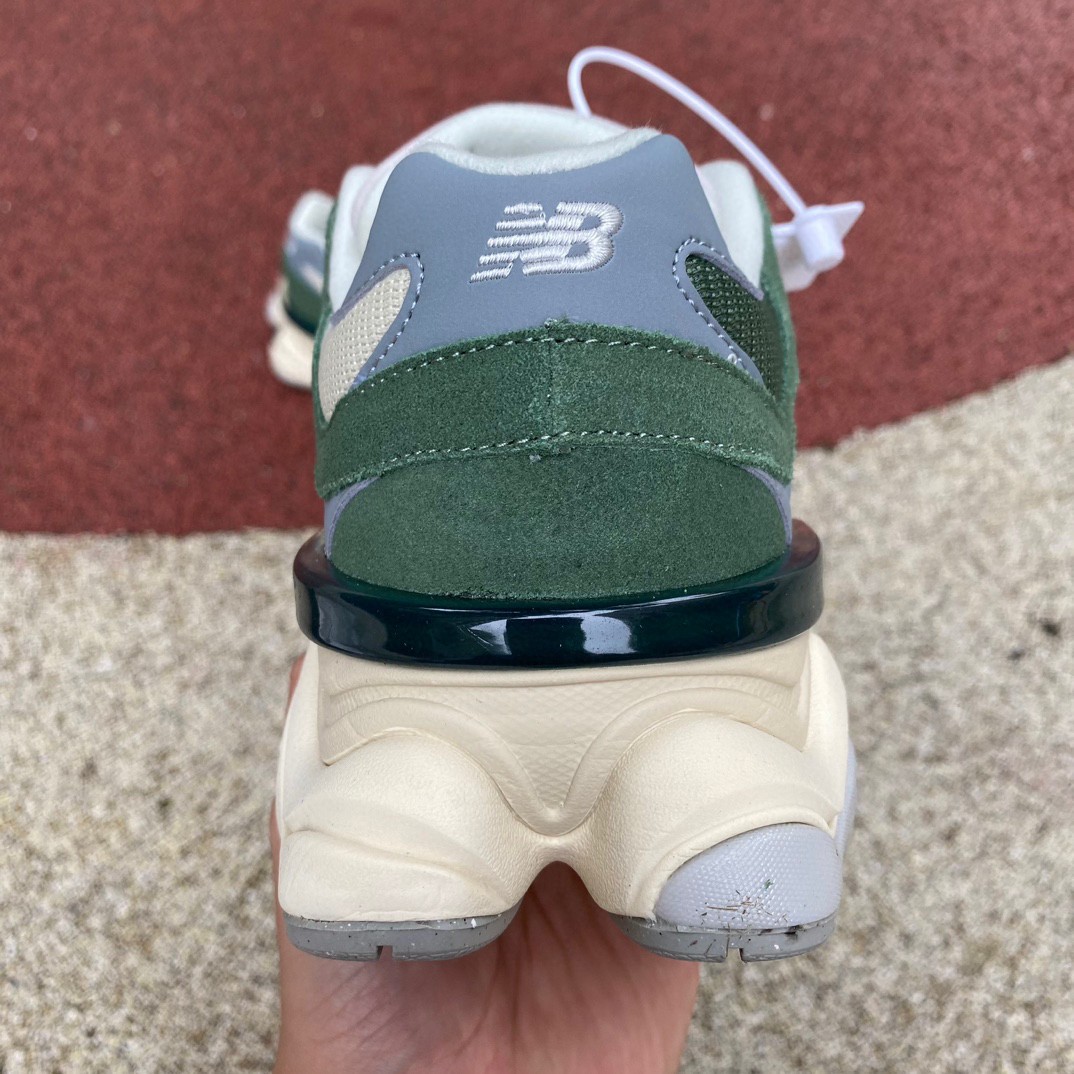 Joe Freshgoods x New Balance NB9060 Sneakers      U9060VNG - everydesigner