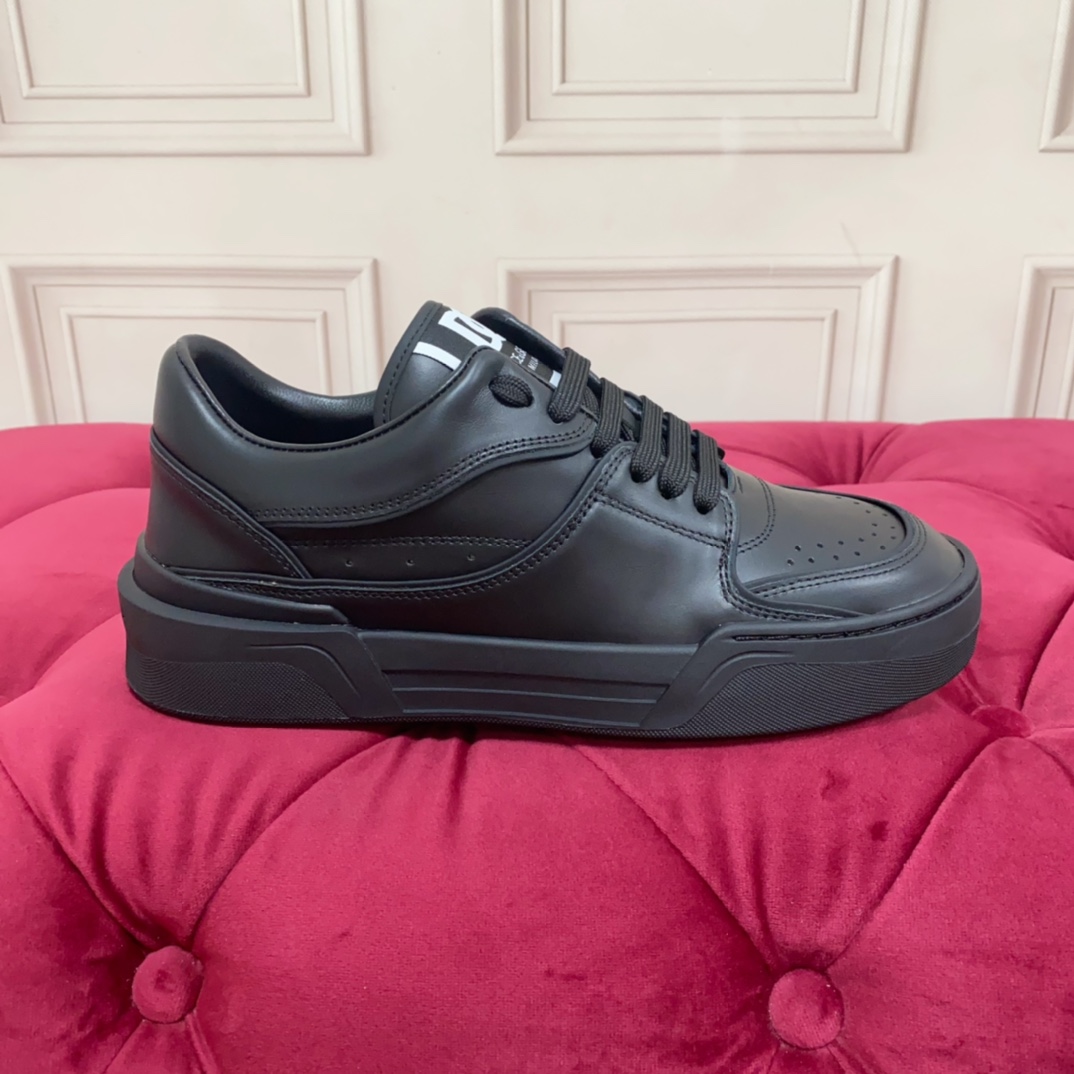 Dolce & Gabbana Black Roma Sneakers - everydesigner