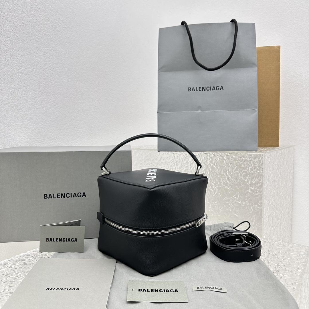 Balenciaga 4X4 Small Bag In Black - everydesigner