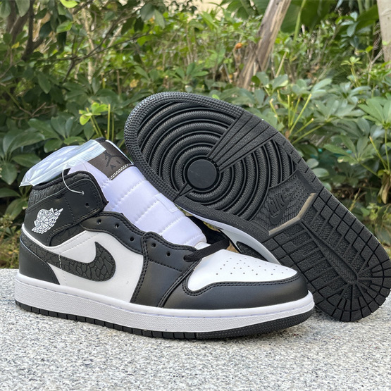 Air Jordan 1 Mid SE “Panda Elephant” Sneaker    FB9911-001 - everydesigner