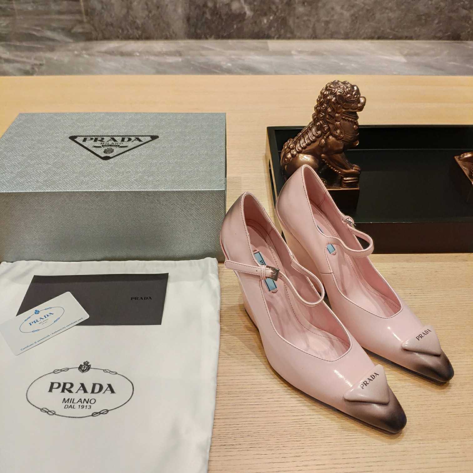 Prada Logo Toe Pumps - everydesigner