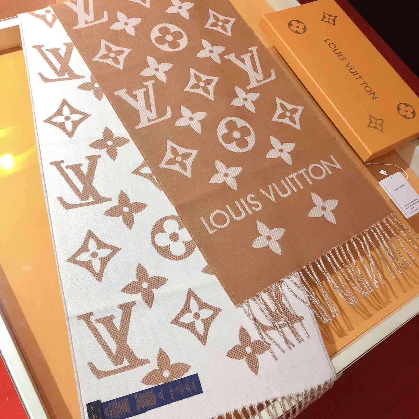 Louis Vuitton LV Essential Scarf - everydesigner