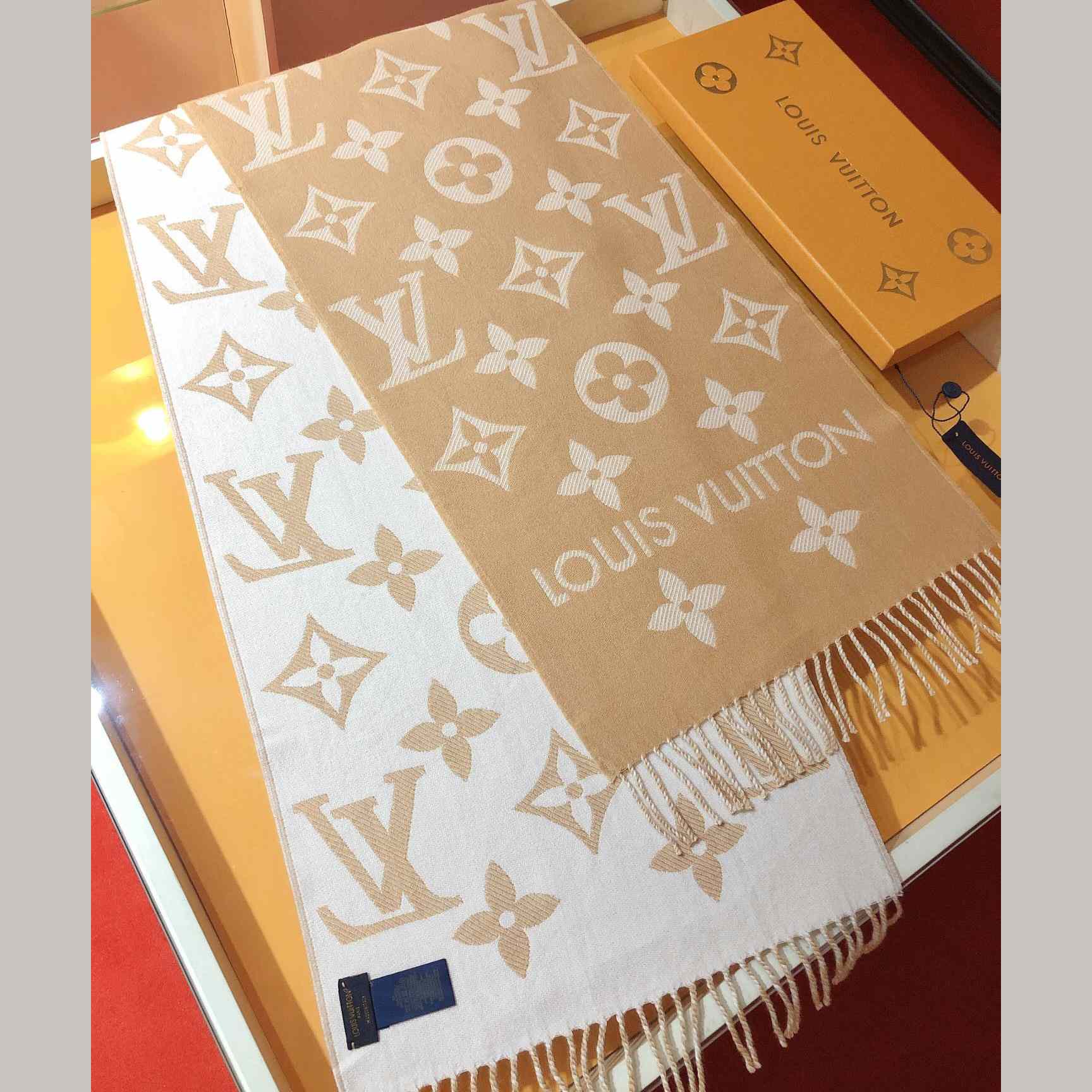 Louis Vuitton LV Essential Scarf - everydesigner