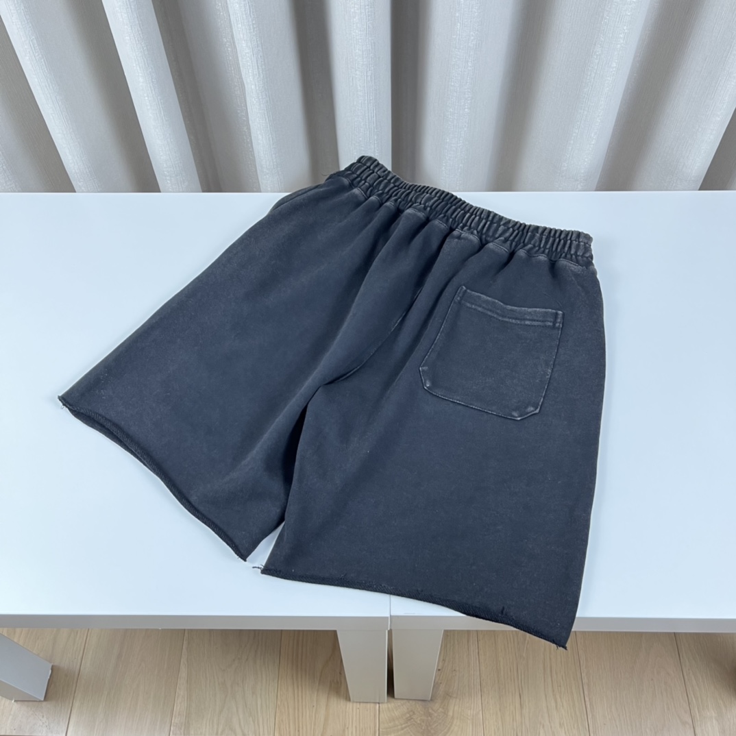 Vertabrae Sweatshorts - everydesigner