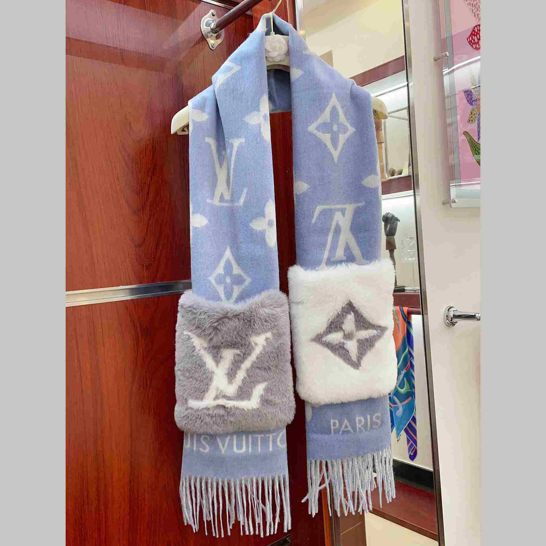 Louis Vuitton Cold Reykjavik Scarf - everydesigner