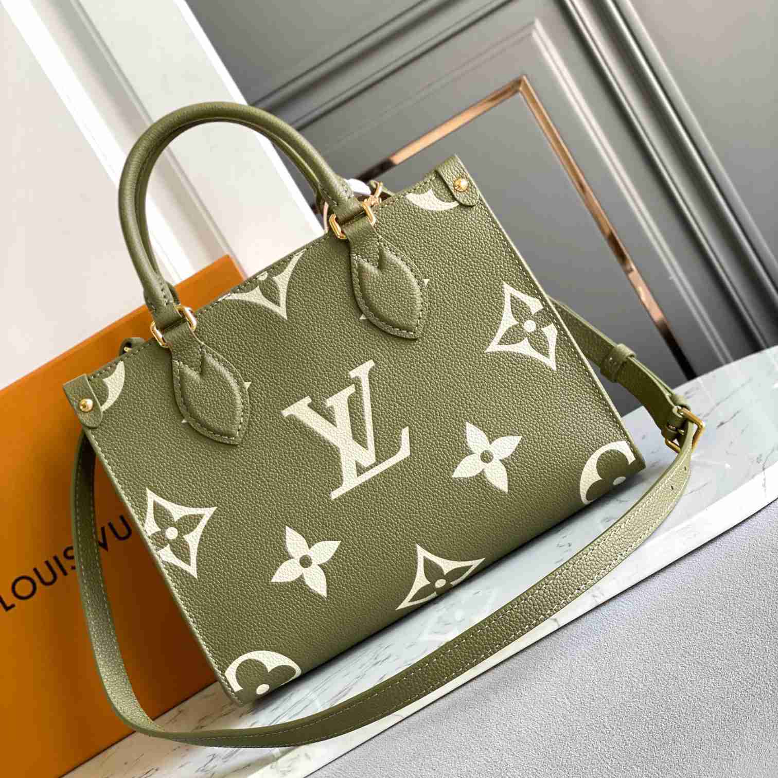 Louis Vuitton OnTheGo PM (25-19-11.5cm)  M46647 - everydesigner