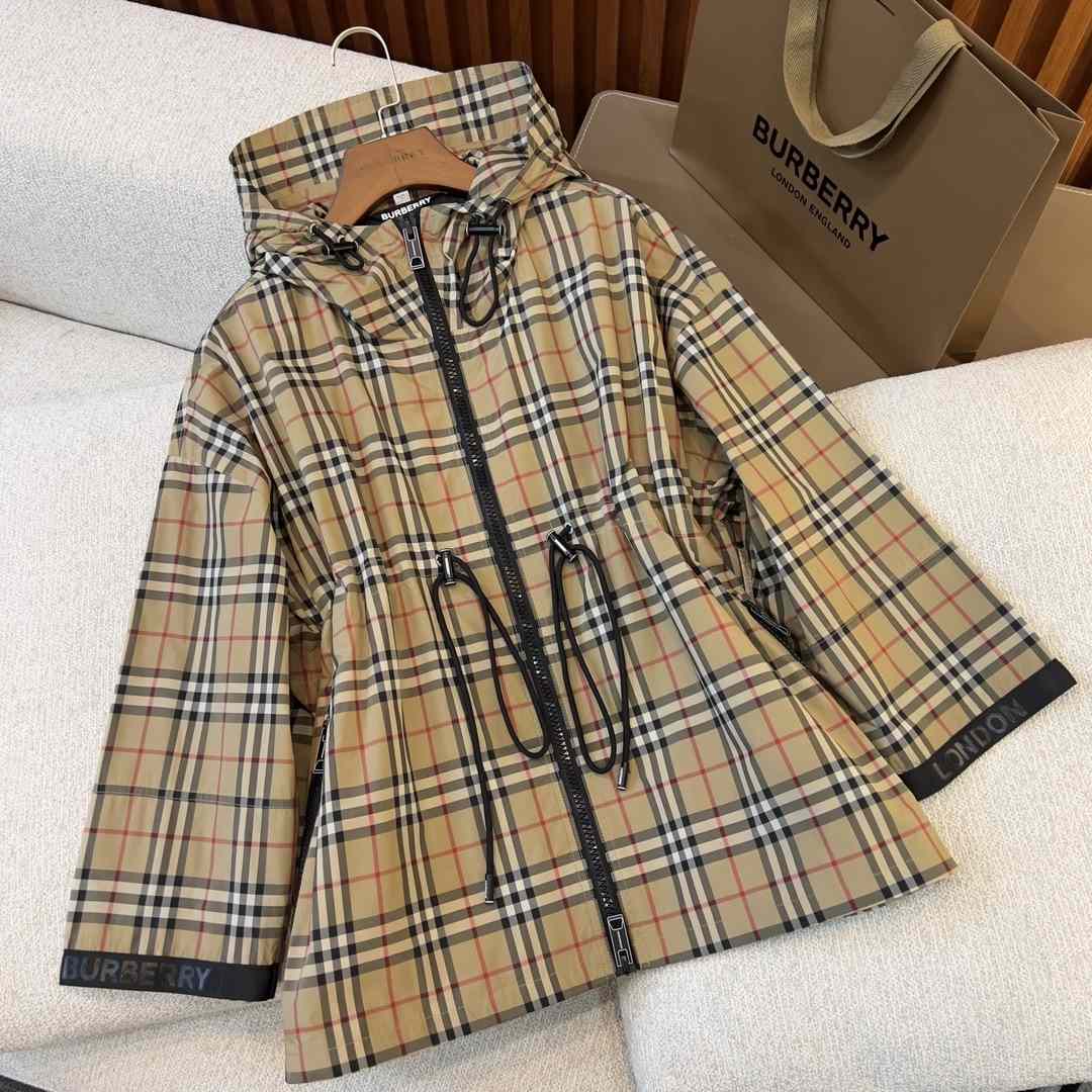 Burberry Logo Tape Vintage Check Hooded Jacket - everydesigner