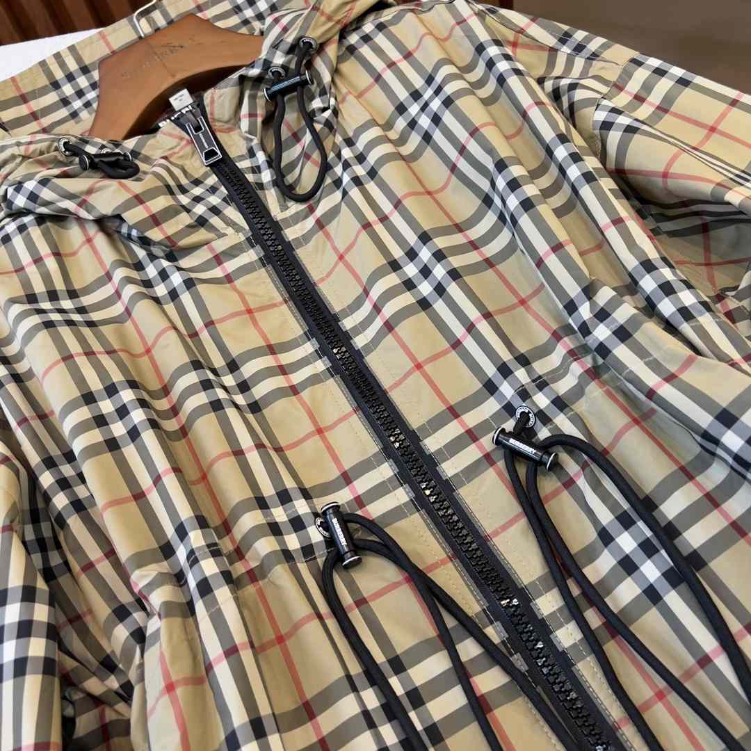 Burberry Logo Tape Vintage Check Hooded Jacket - everydesigner