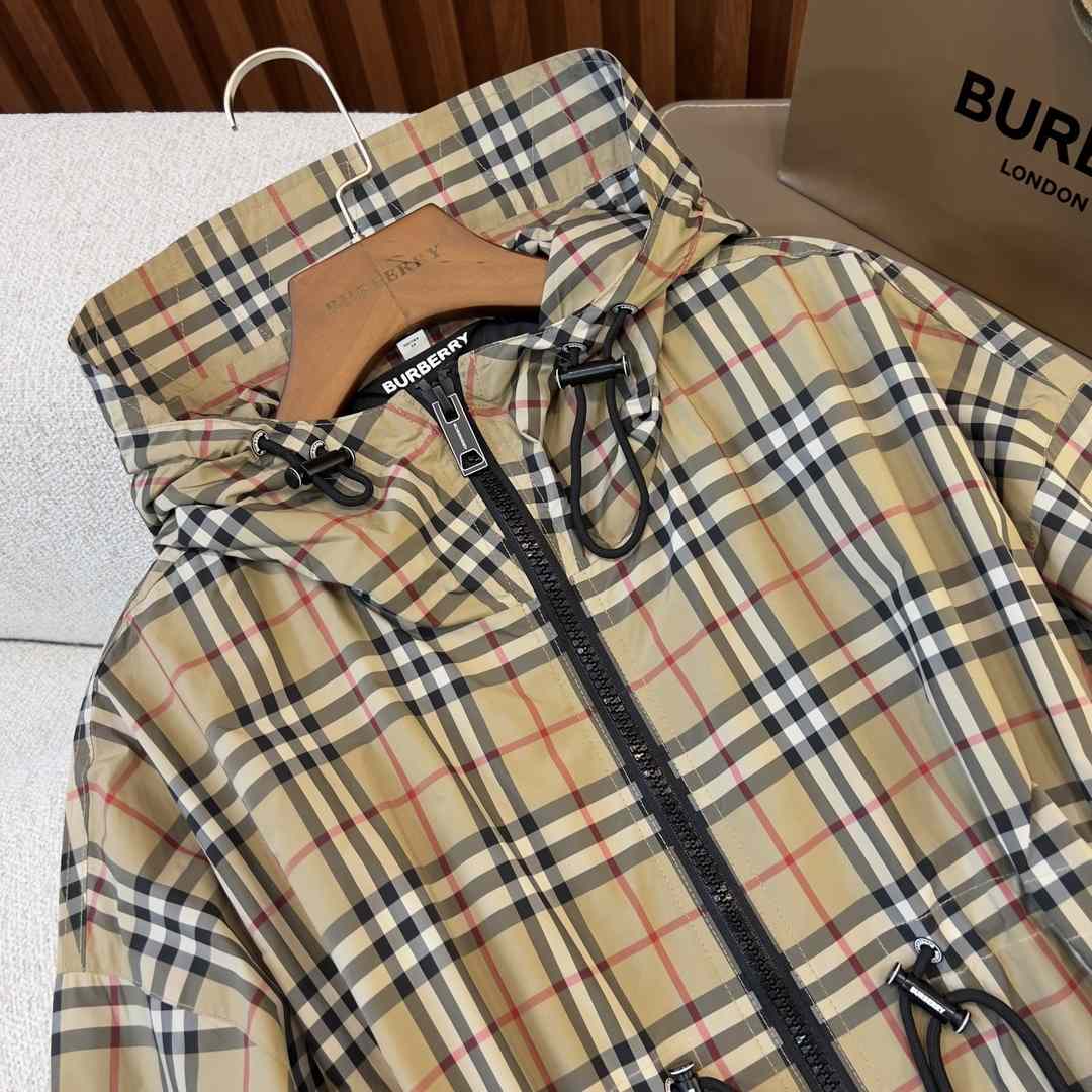 Burberry Logo Tape Vintage Check Hooded Jacket - everydesigner