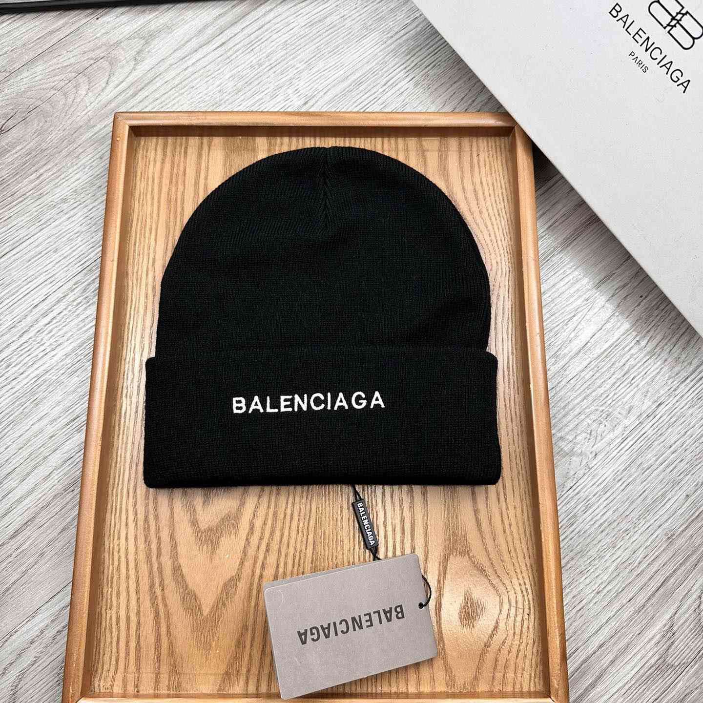 Balenciag Beanie  - everydesigner