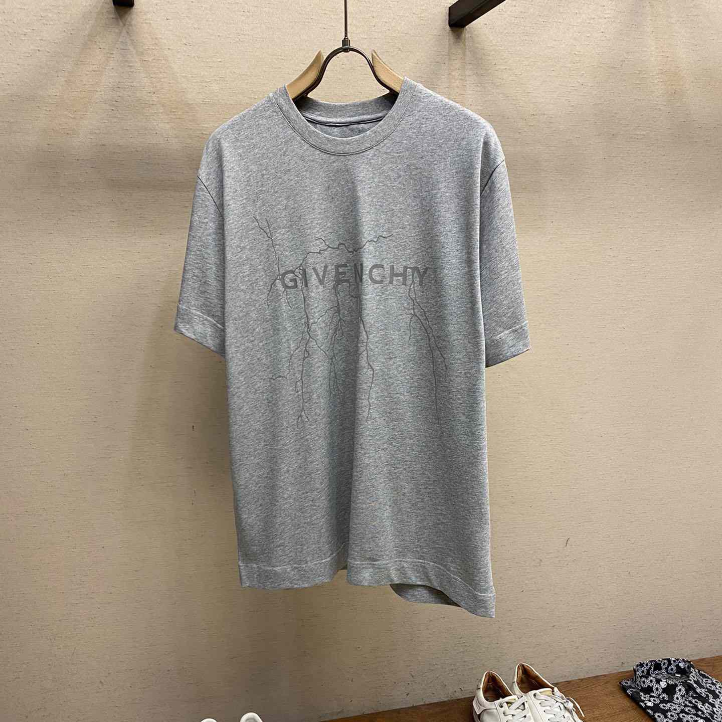 Givenchy Boxy Fit T-shirt In Cotton With Reflective Artwork - everydesigner