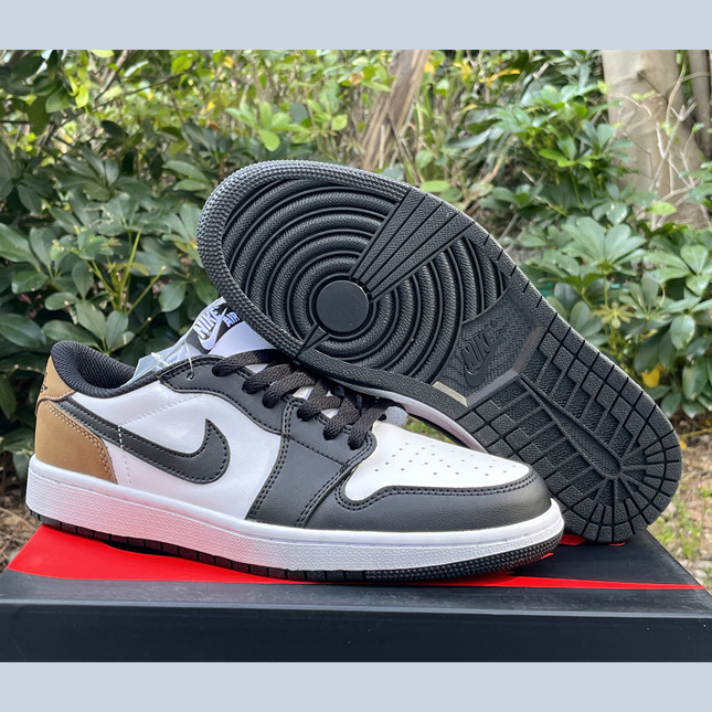 Air Jordan 1 Low OG “Mocha” Sneaker      CZ0790-102 - everydesigner