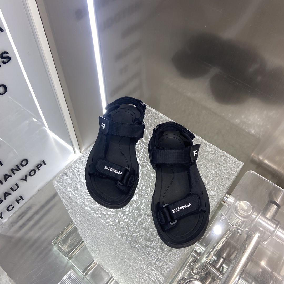 Balenciaga Tourist Sandal In Black - everydesigner