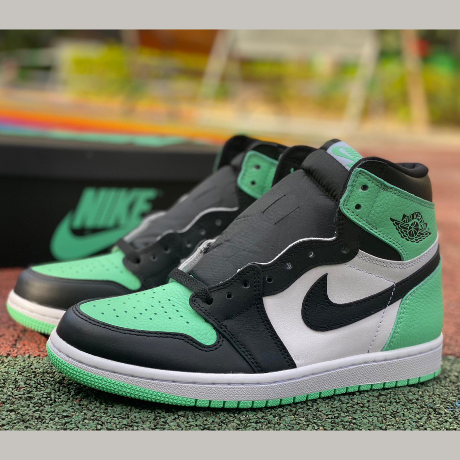 Air Jordan 1 Retro High OG “Green Glow” Sneaker    DZ5485-130 - everydesigner