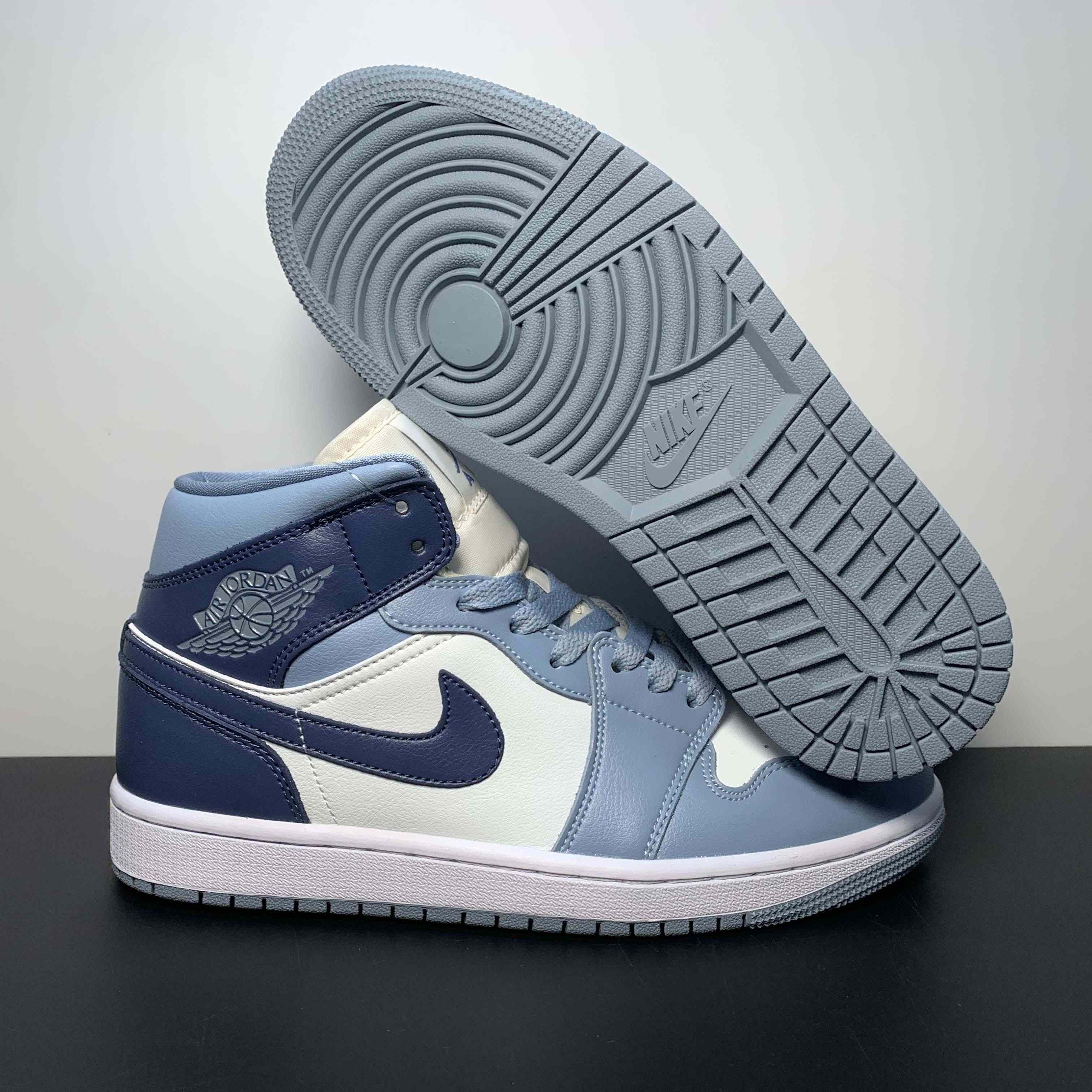 Air Jordan 1 Mid  Sneaker      BQ6472-140 - everydesigner