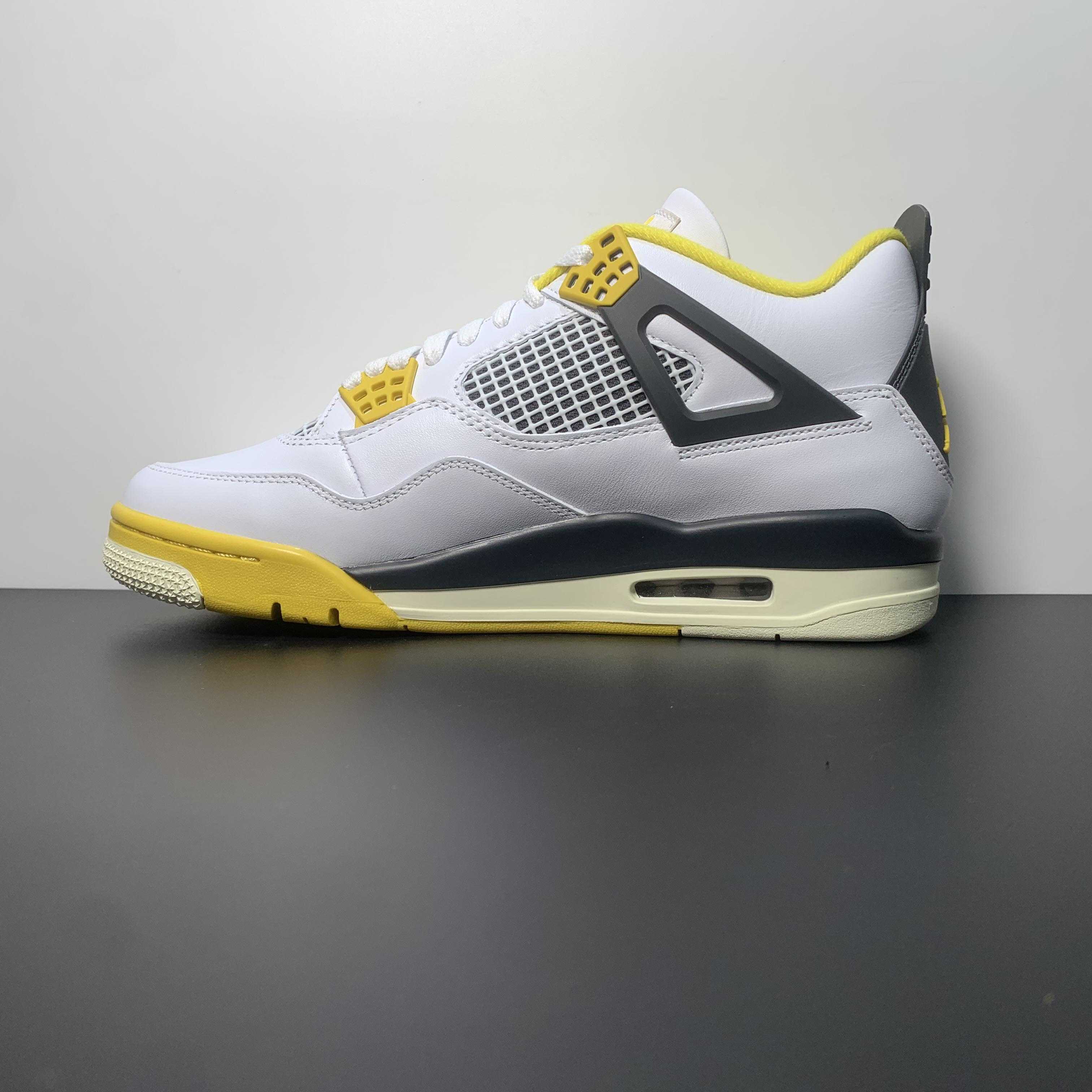 Air Jordan 4 WNNS 