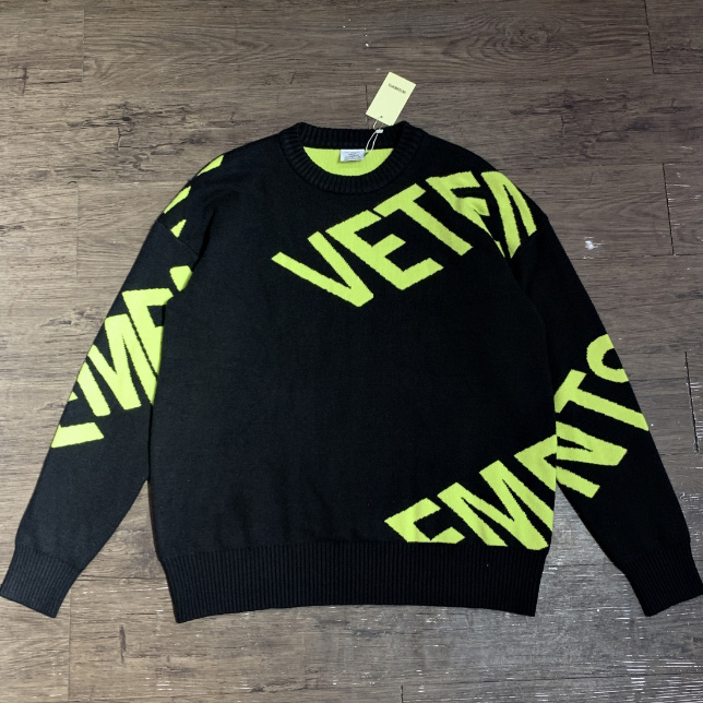 Vetements Logo Sweater - everydesigner