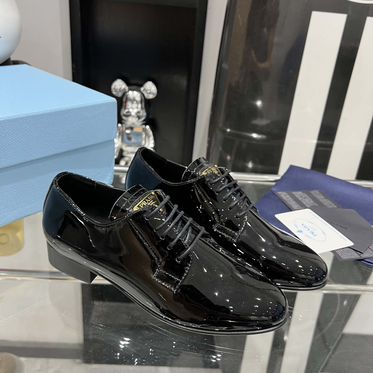 Prada Patent Leather Lace-up Shoes - everydesigner