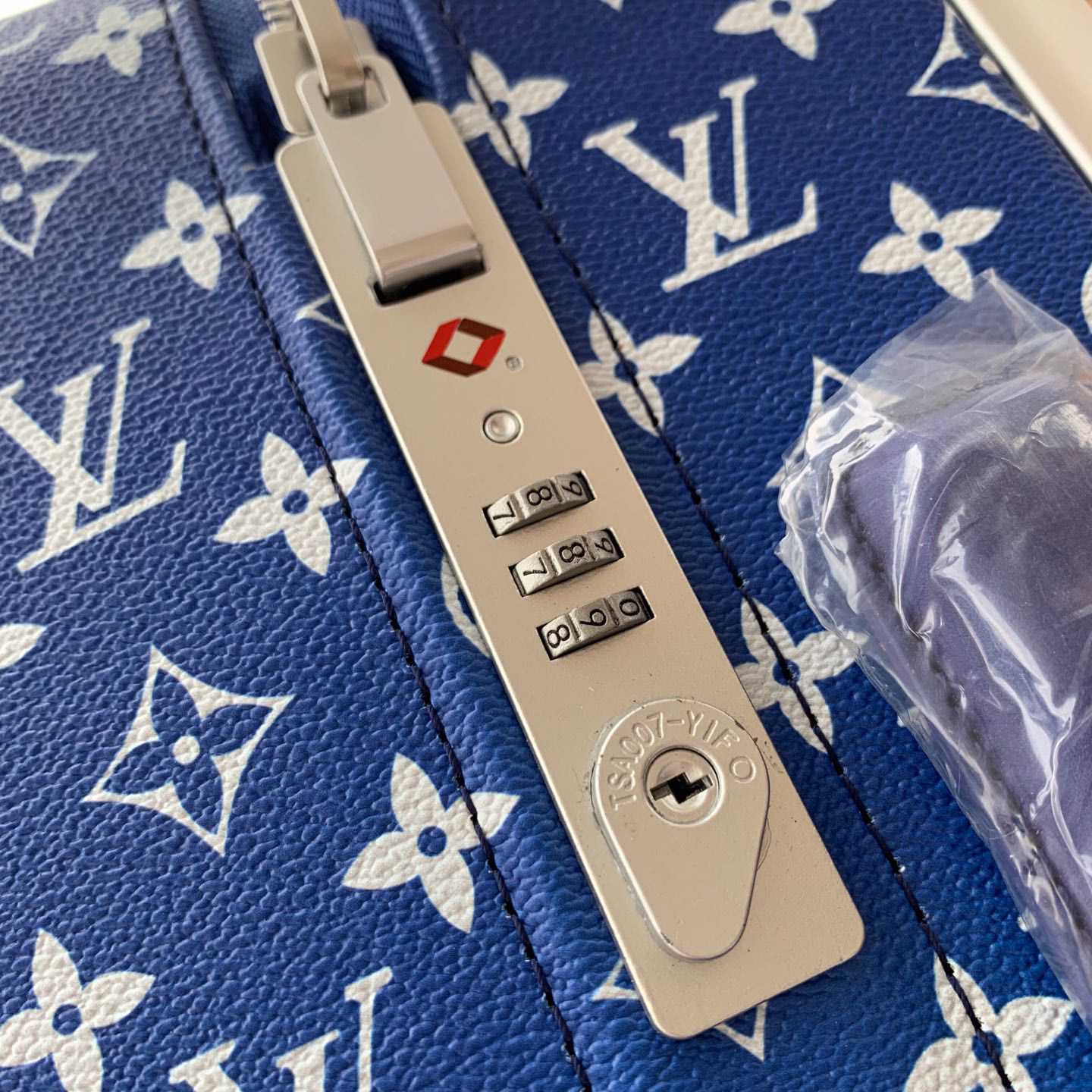 Louis Vuitton Horizon Clouds Monogram 55 Blue - everydesigner