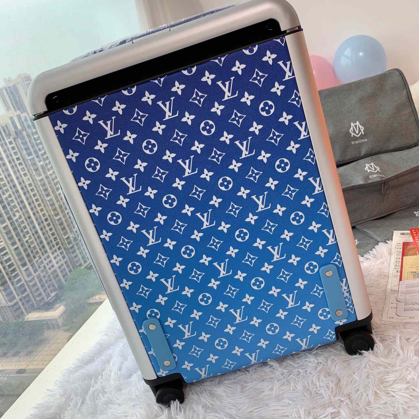 Louis Vuitton Horizon Clouds Monogram 55 Blue - everydesigner