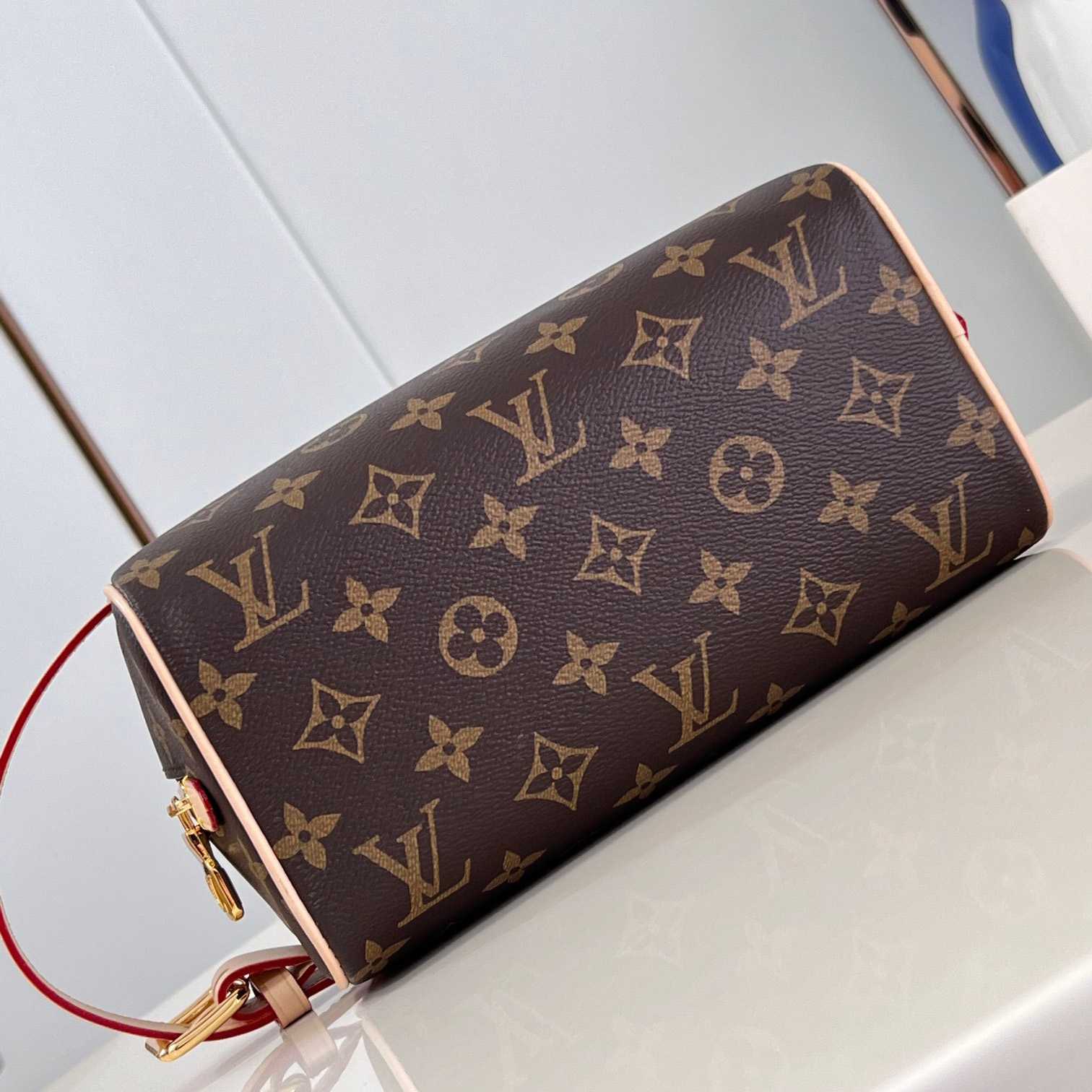 Louis Vuitton Locker Dopp Kit   M83112 - everydesigner