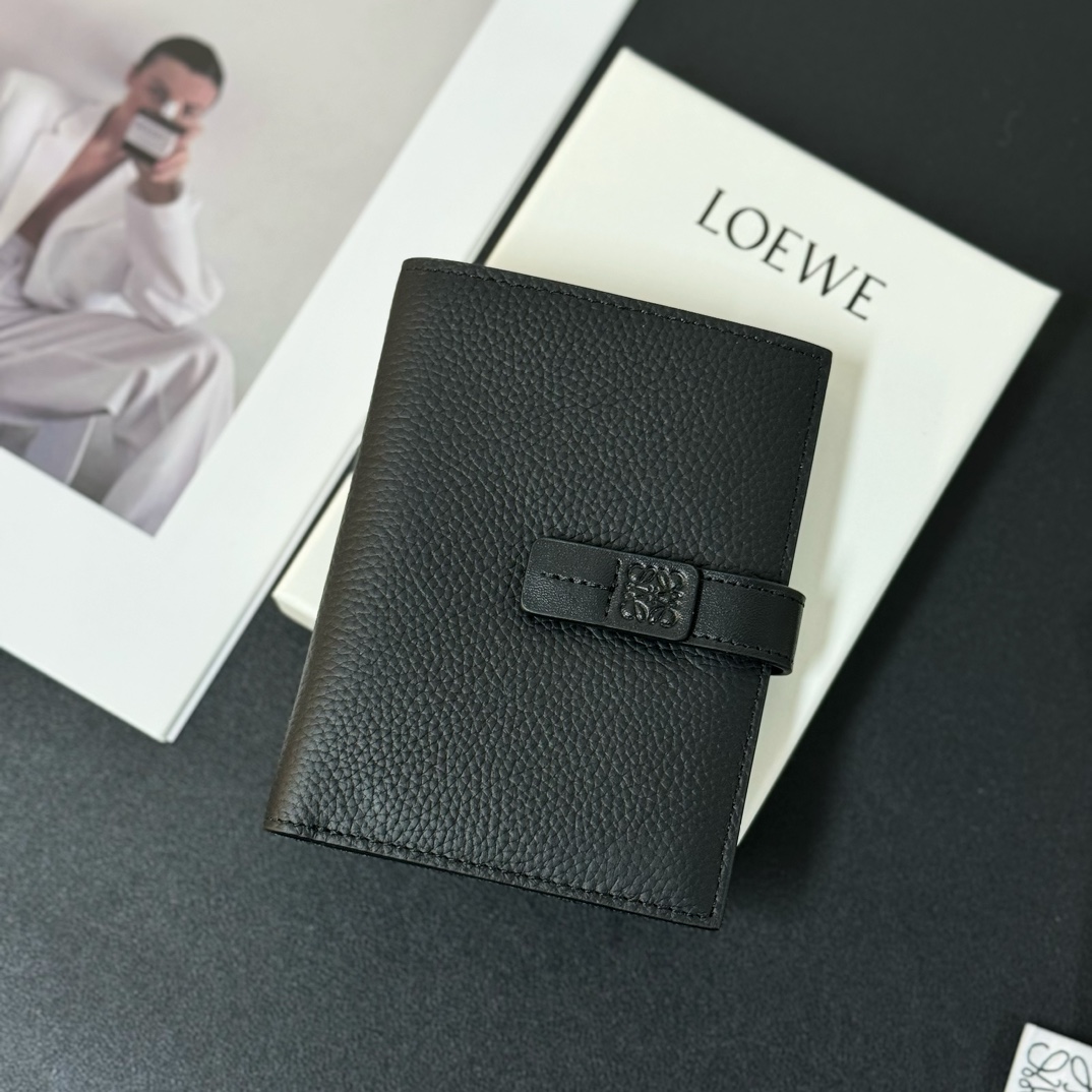 Loewe Medium Vertical Grained-Leather Wallet(14×11cm) - everydesigner