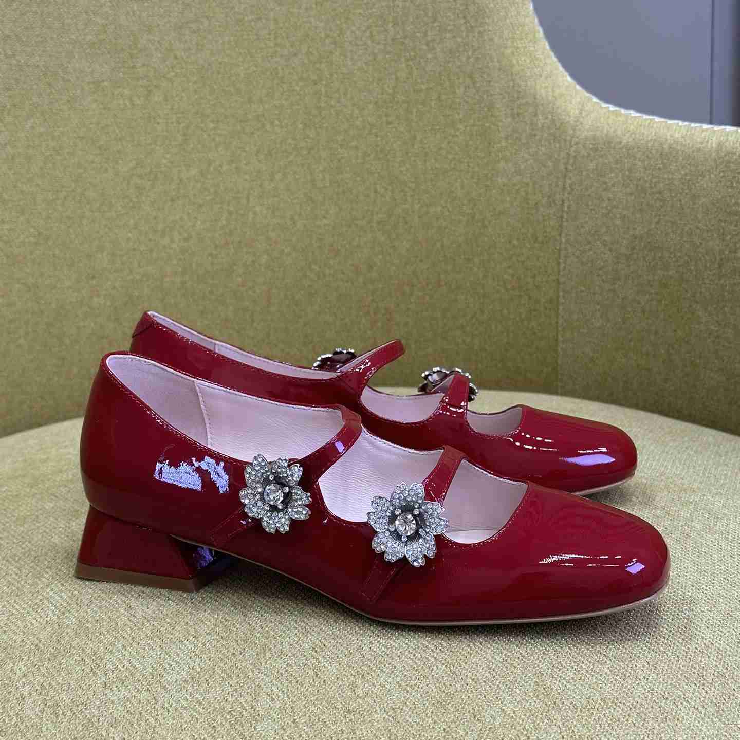 Roger Vivier Bouquet Strass Babies Ballerinas in Patent Leather - everydesigner