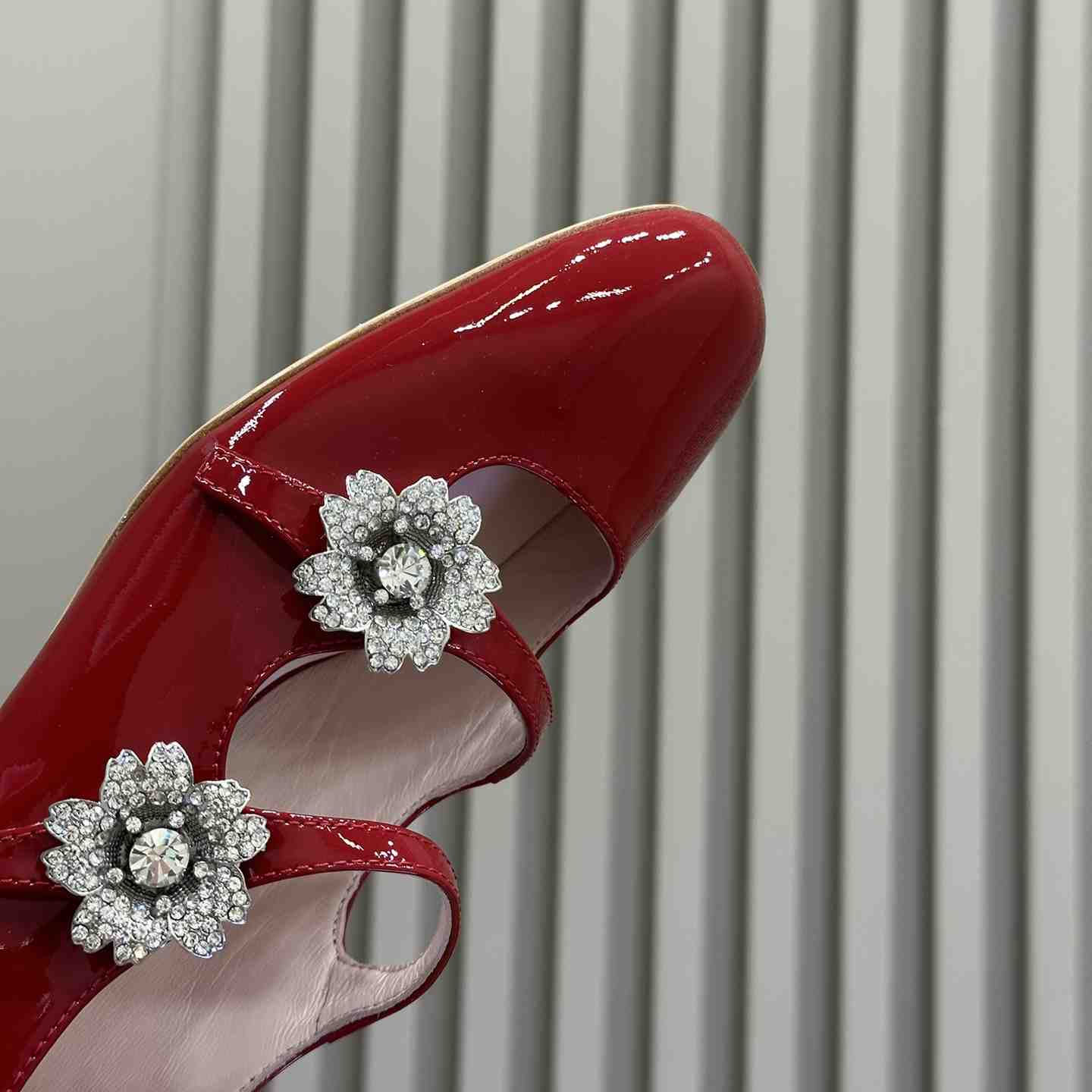 Roger Vivier Bouquet Strass Babies Ballerinas in Patent Leather - everydesigner