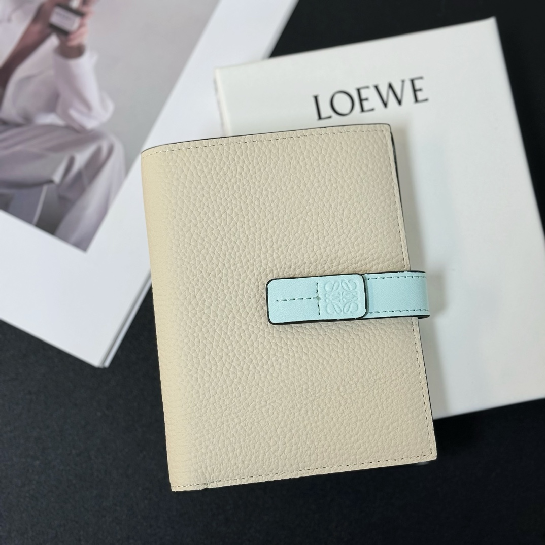 Loewe Medium Vertical Grained-Leather Wallet(14×11cm) - everydesigner