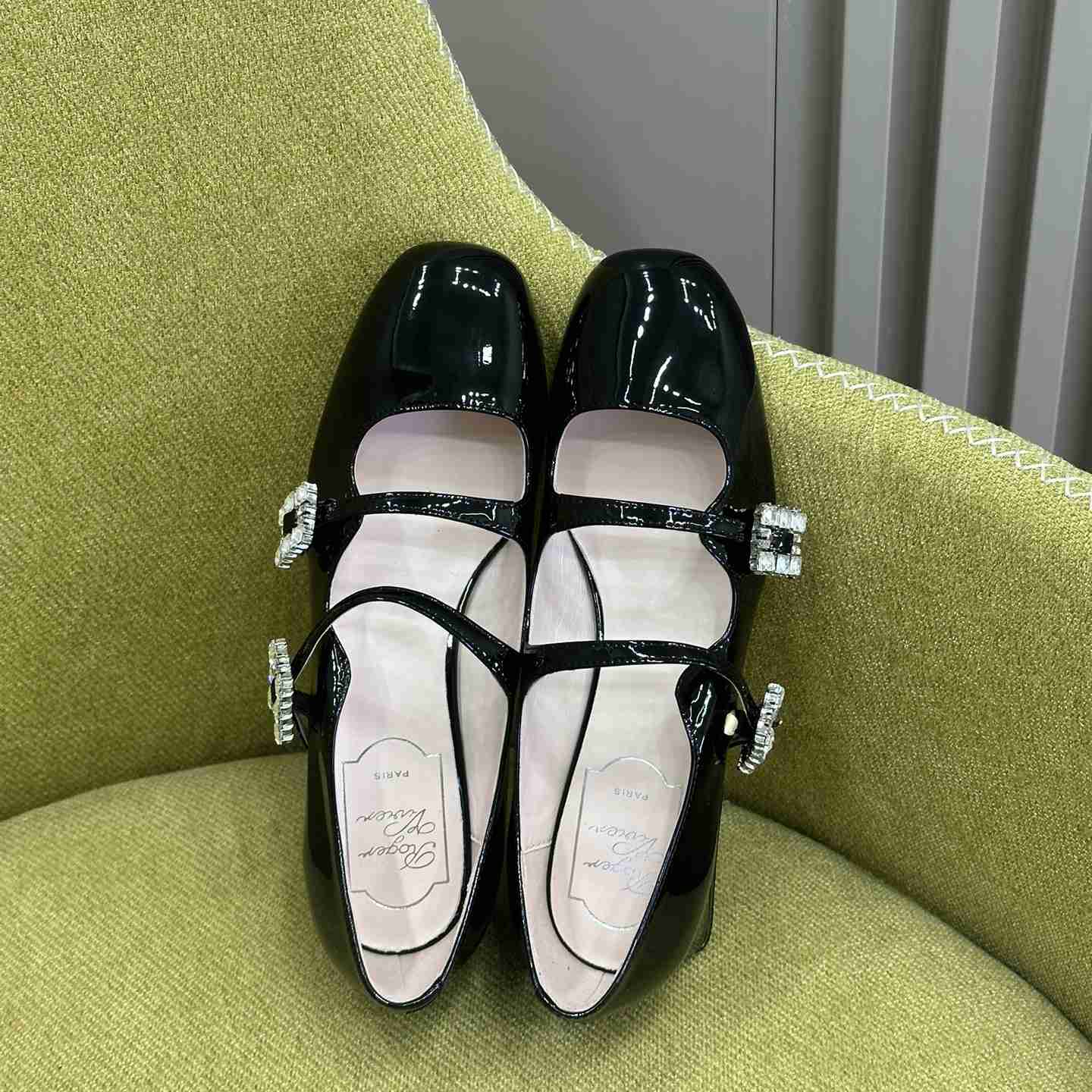 Roger Vivier Trés Vivier Strass Buckle Mini Babies Ballerinas in Patent Leather - everydesigner