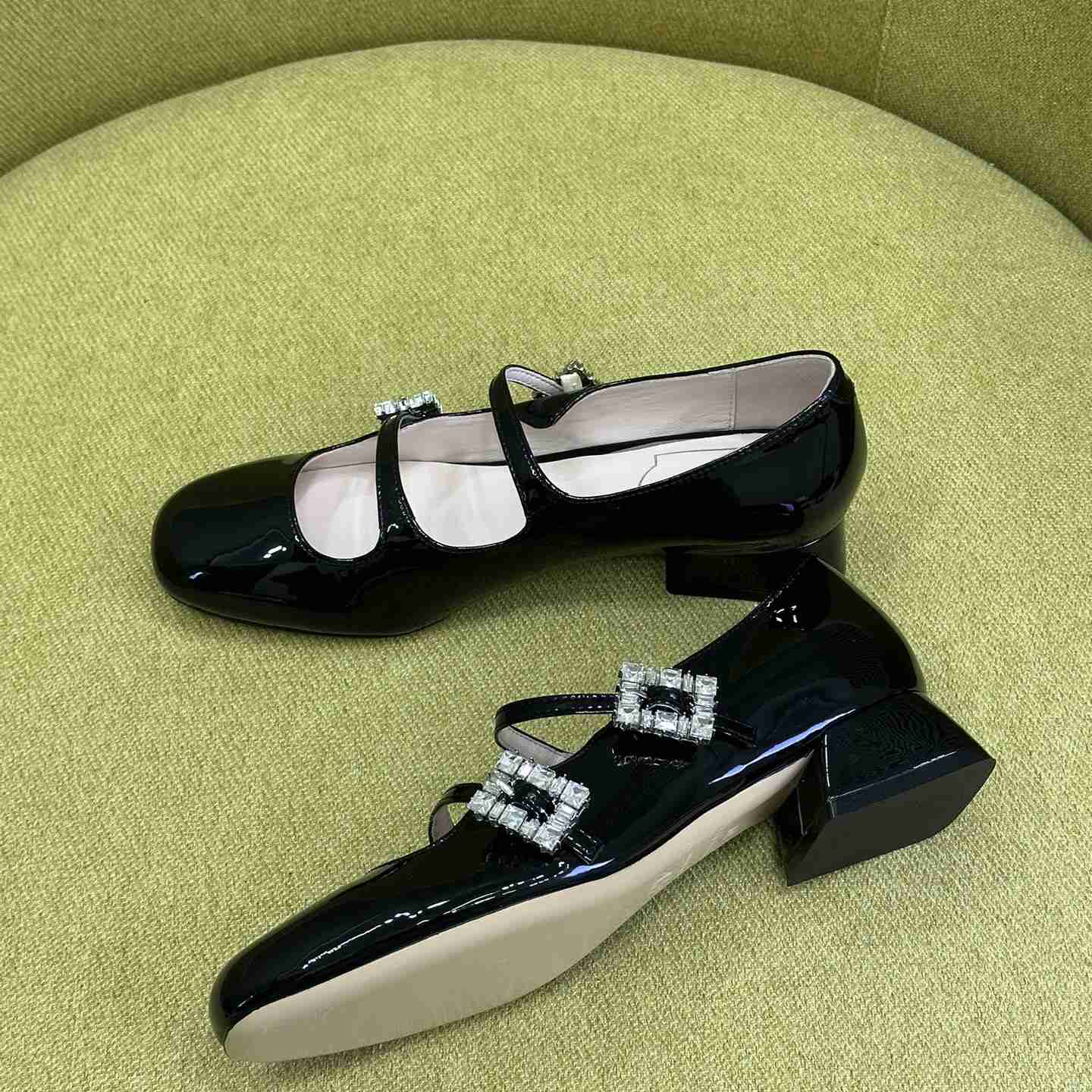 Roger Vivier Trés Vivier Strass Buckle Mini Babies Ballerinas in Patent Leather - everydesigner