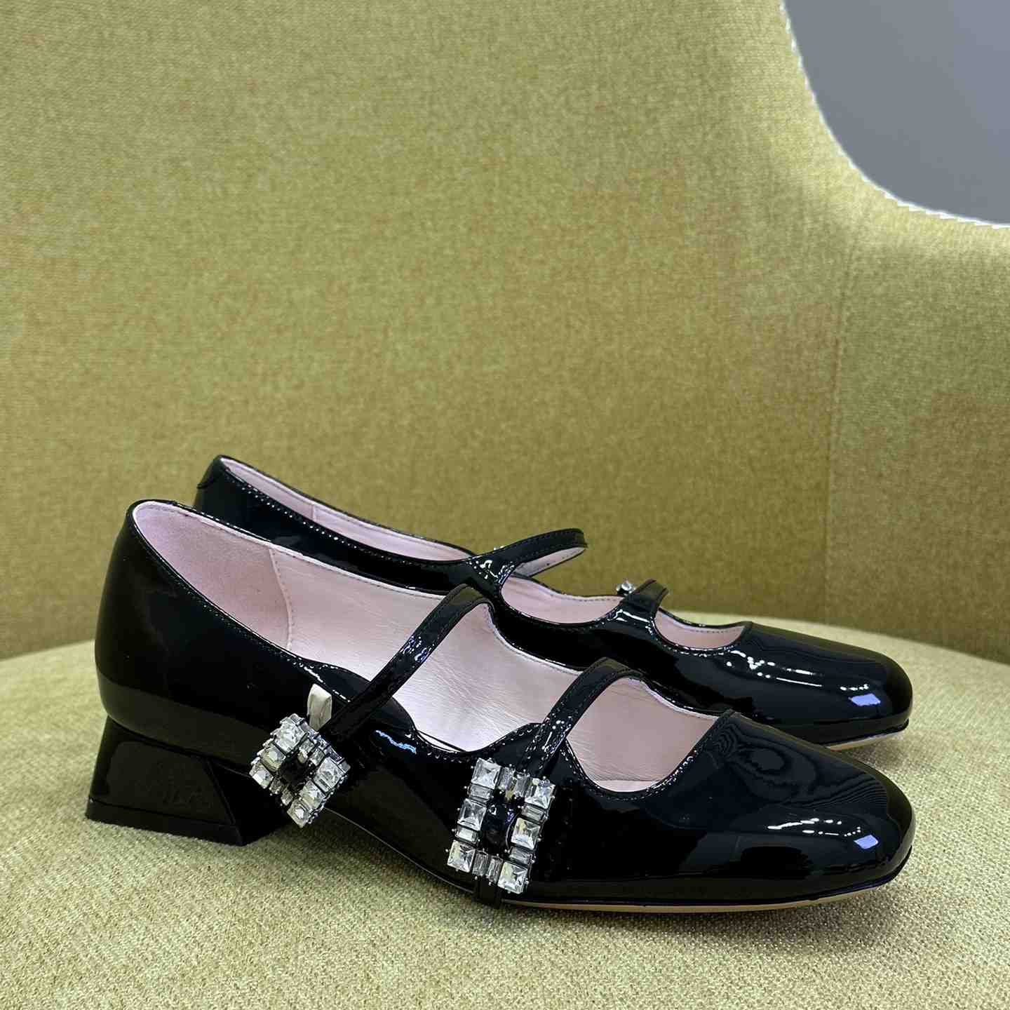 Roger Vivier Trés Vivier Strass Buckle Mini Babies Ballerinas in Patent Leather - everydesigner