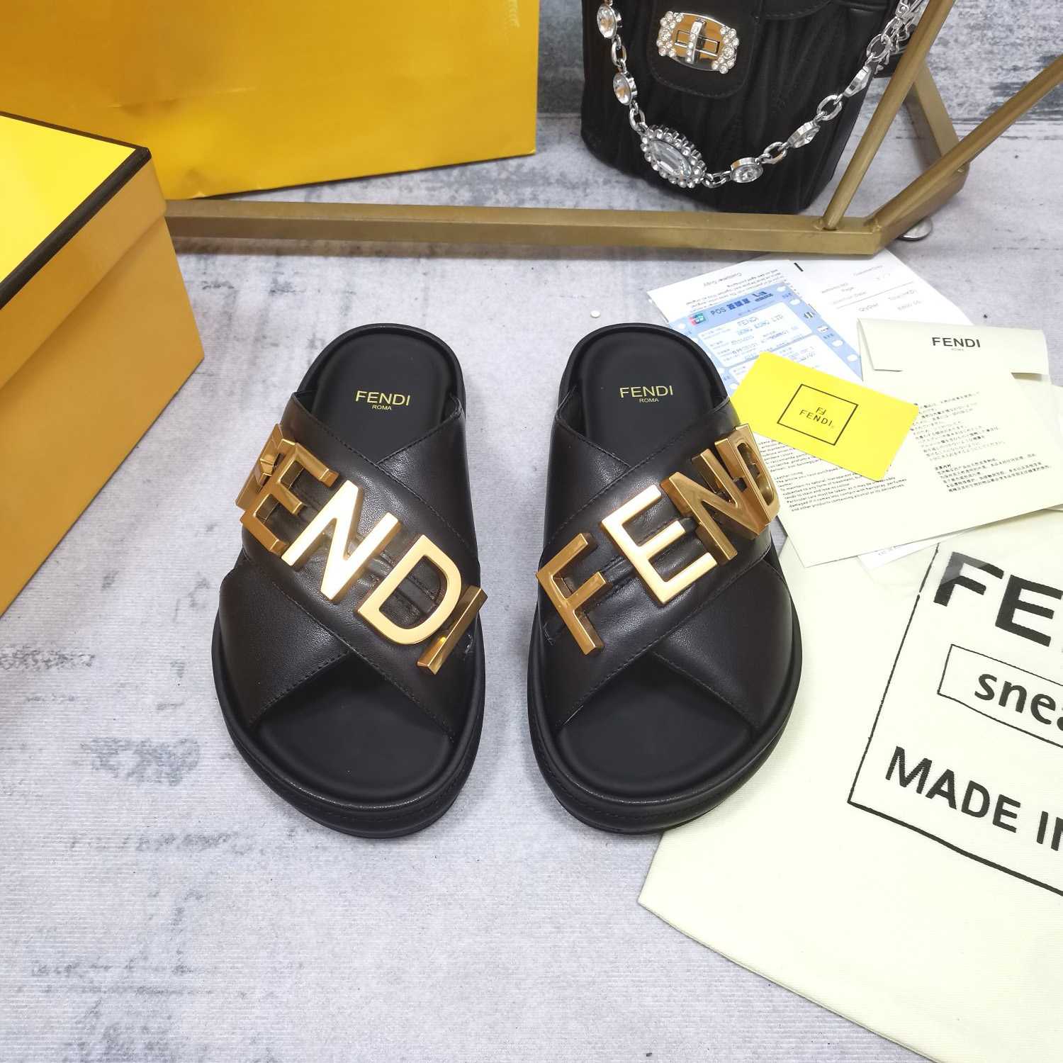 Fendi Slides - everydesigner