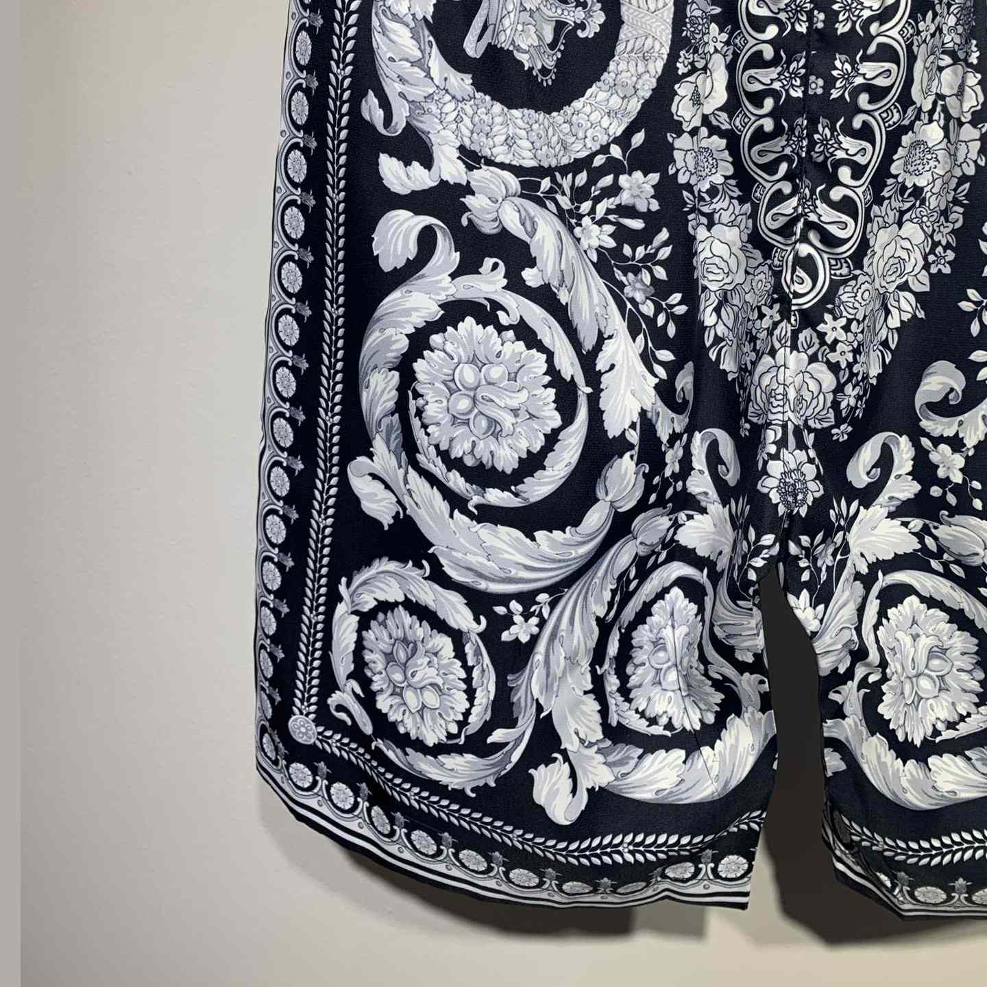 Versace Barocco Print Silk Shorts - everydesigner