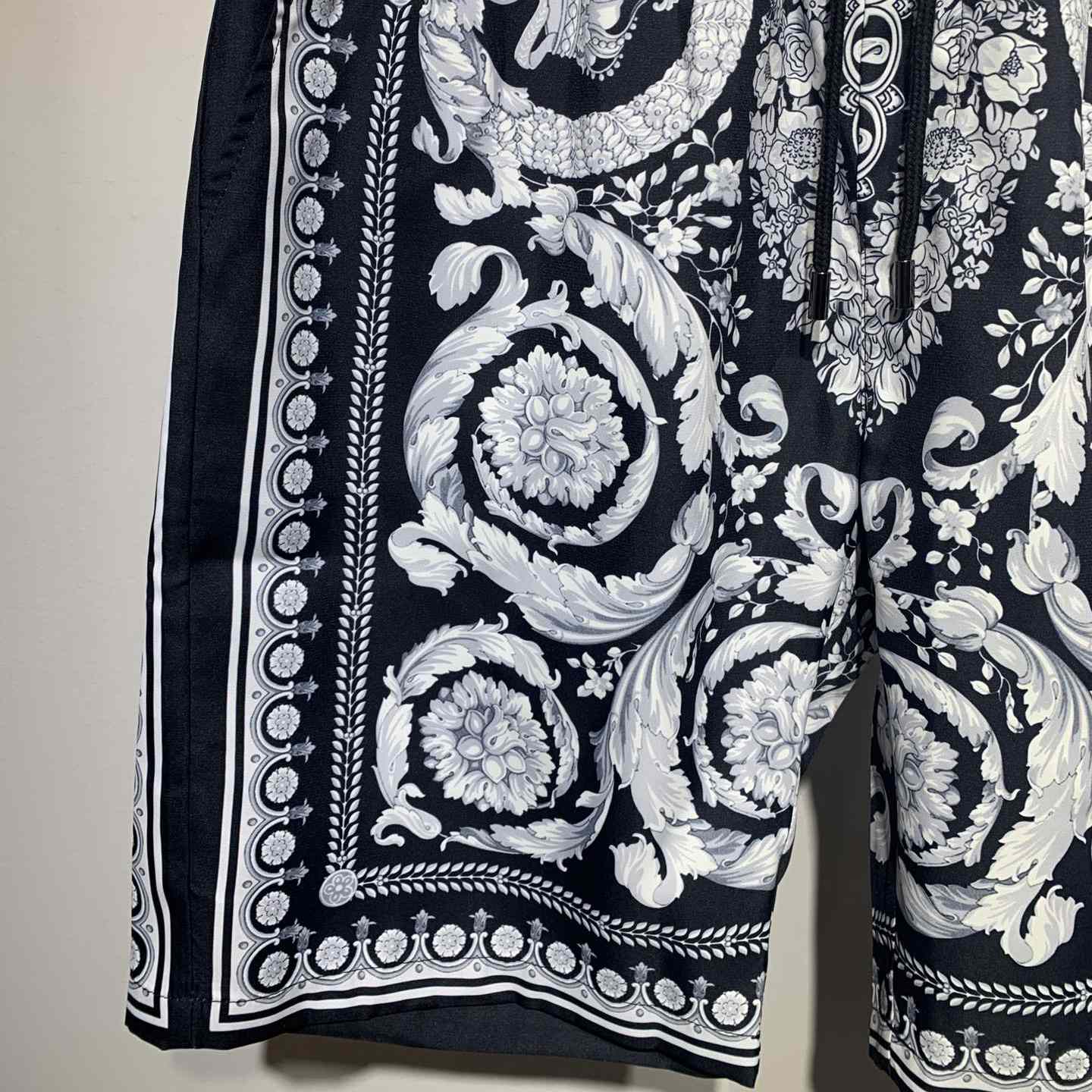 Versace Barocco Print Silk Shorts - everydesigner