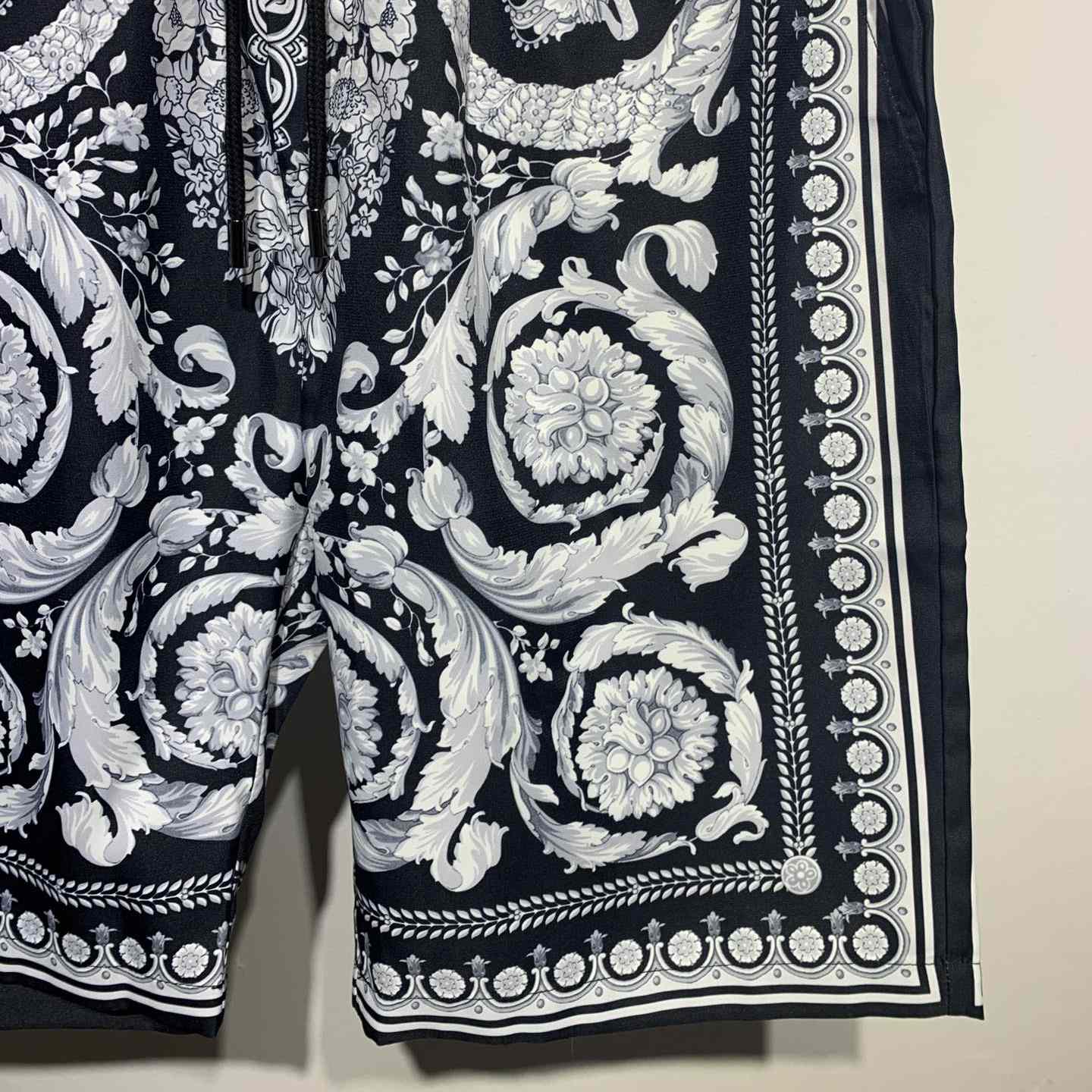 Versace Barocco Print Silk Shorts - everydesigner