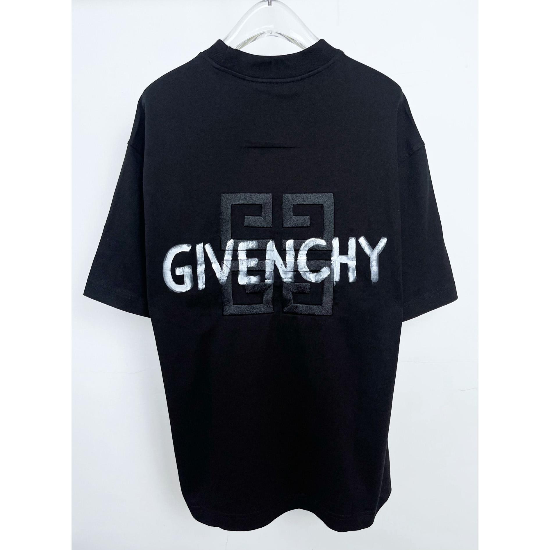 Givenchy 4G T-Shirt - everydesigner