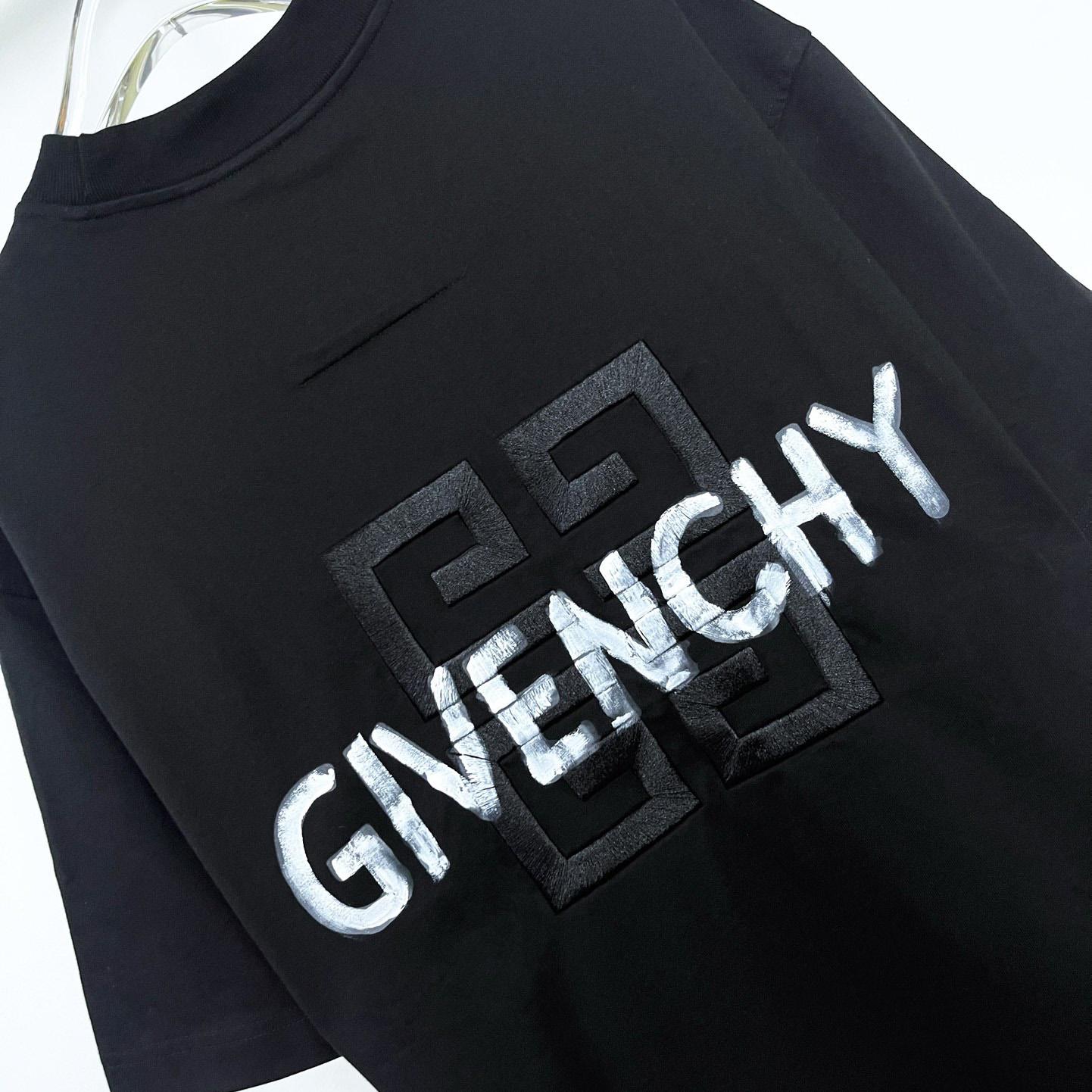 Givenchy 4G T-Shirt - everydesigner