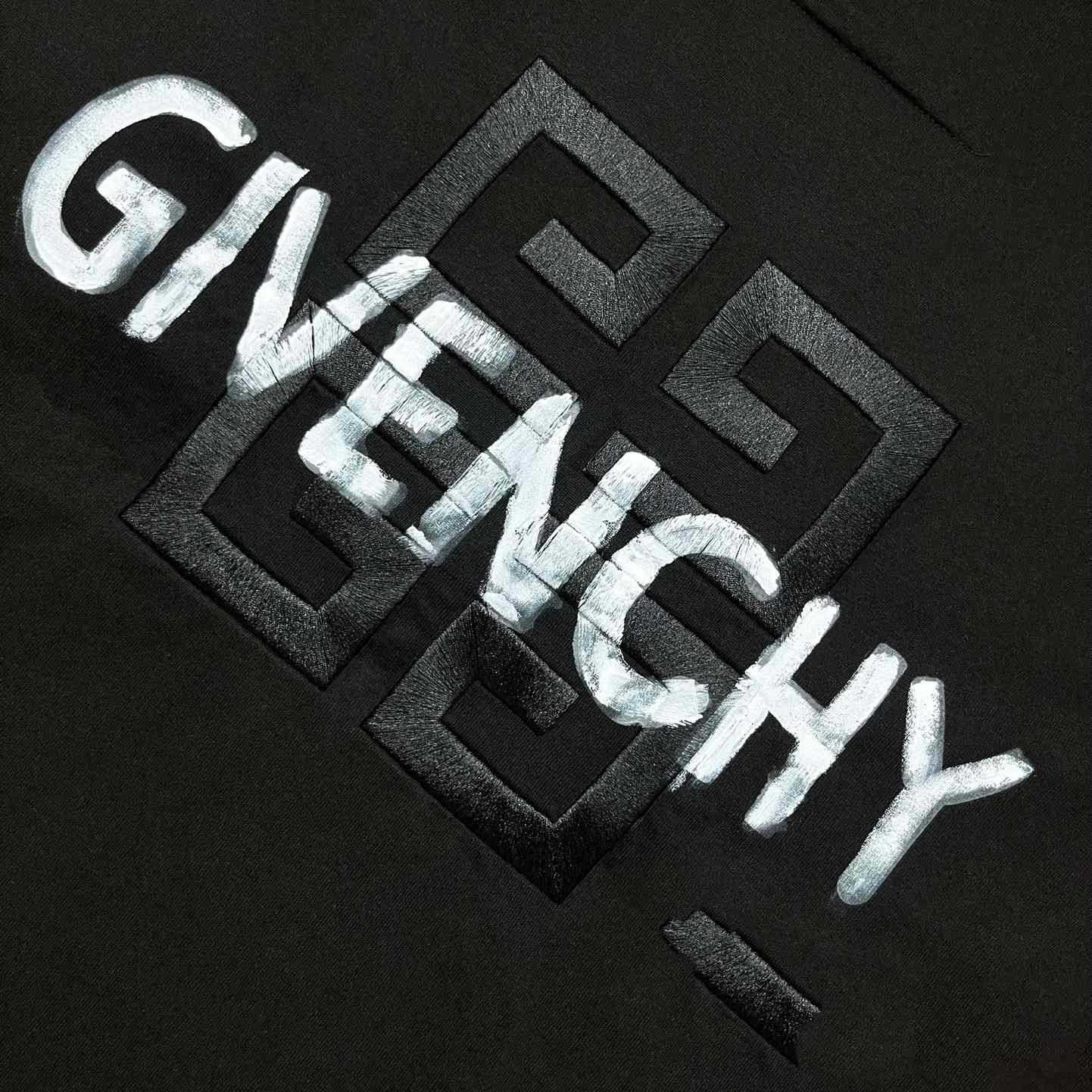 Givenchy 4G T-Shirt - everydesigner