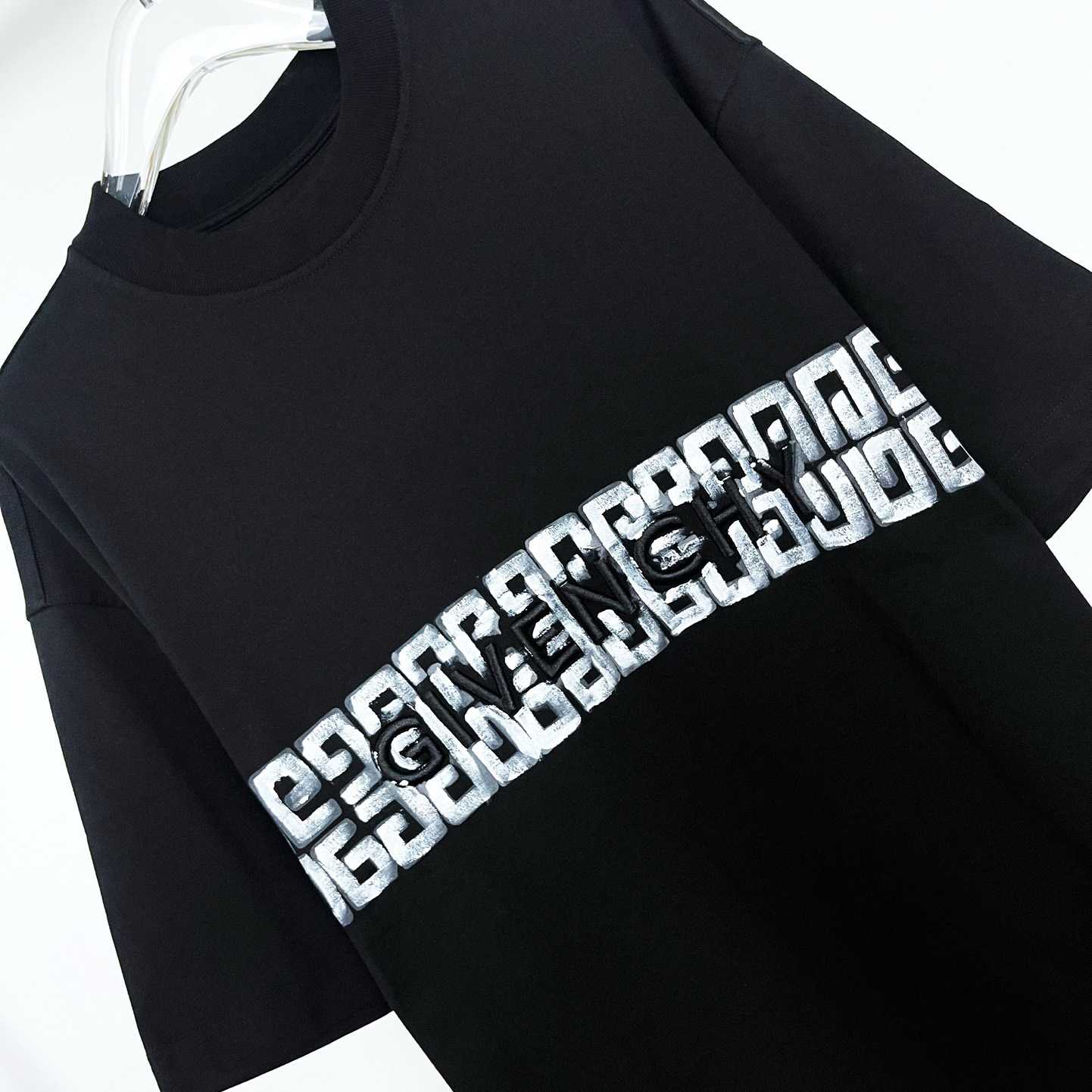 Givenchy 4G T-Shirt - everydesigner