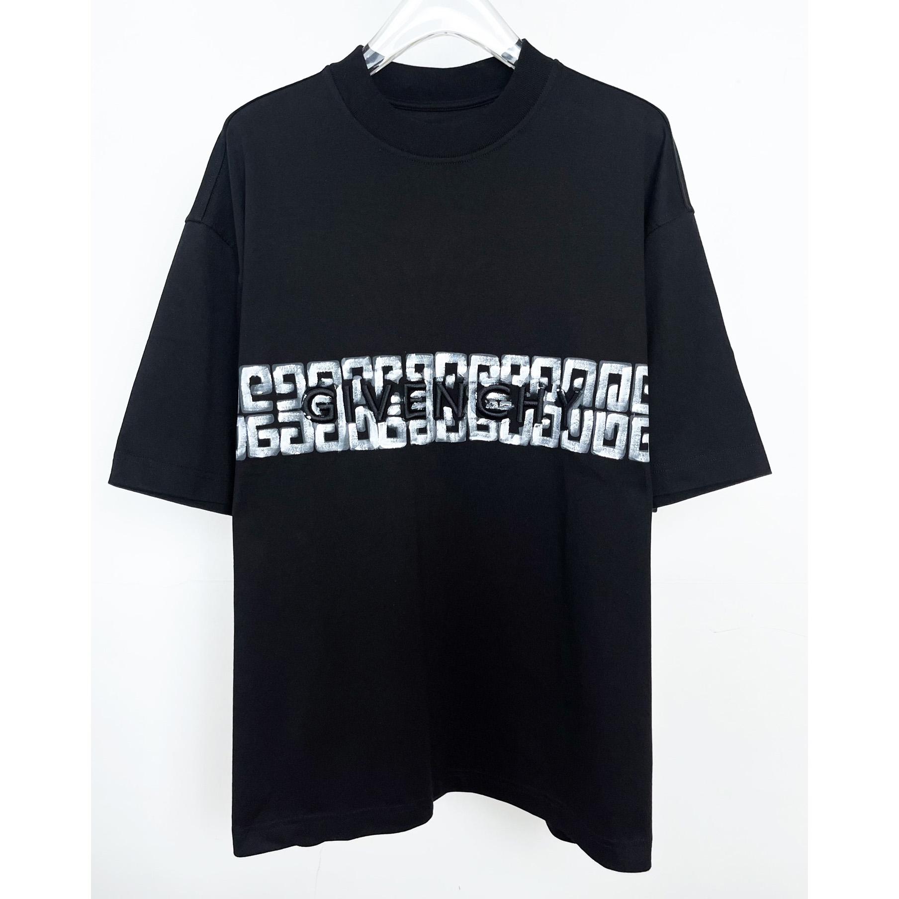 Givenchy 4G T-Shirt - everydesigner