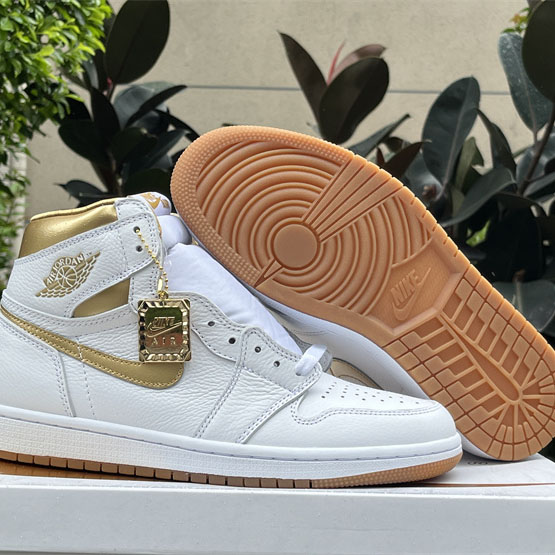 Air Jordan 1 High OG WMNS “Latte Sneaker    FD2596-021  - everydesigner