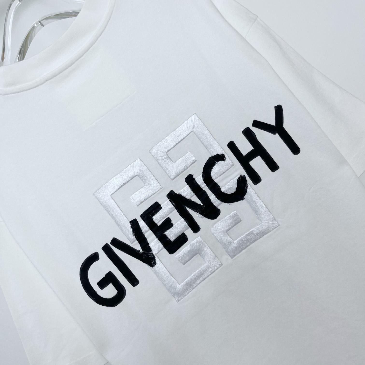 Givenchy 4G T-Shirt - everydesigner