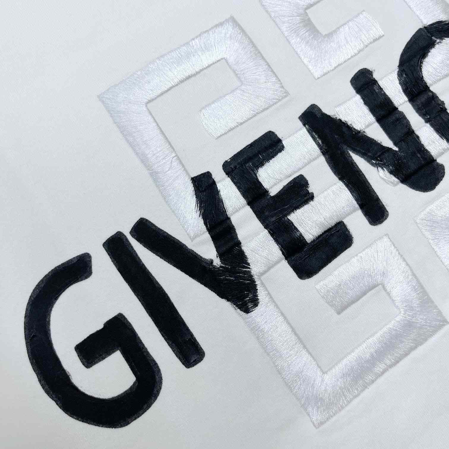 Givenchy 4G T-Shirt - everydesigner