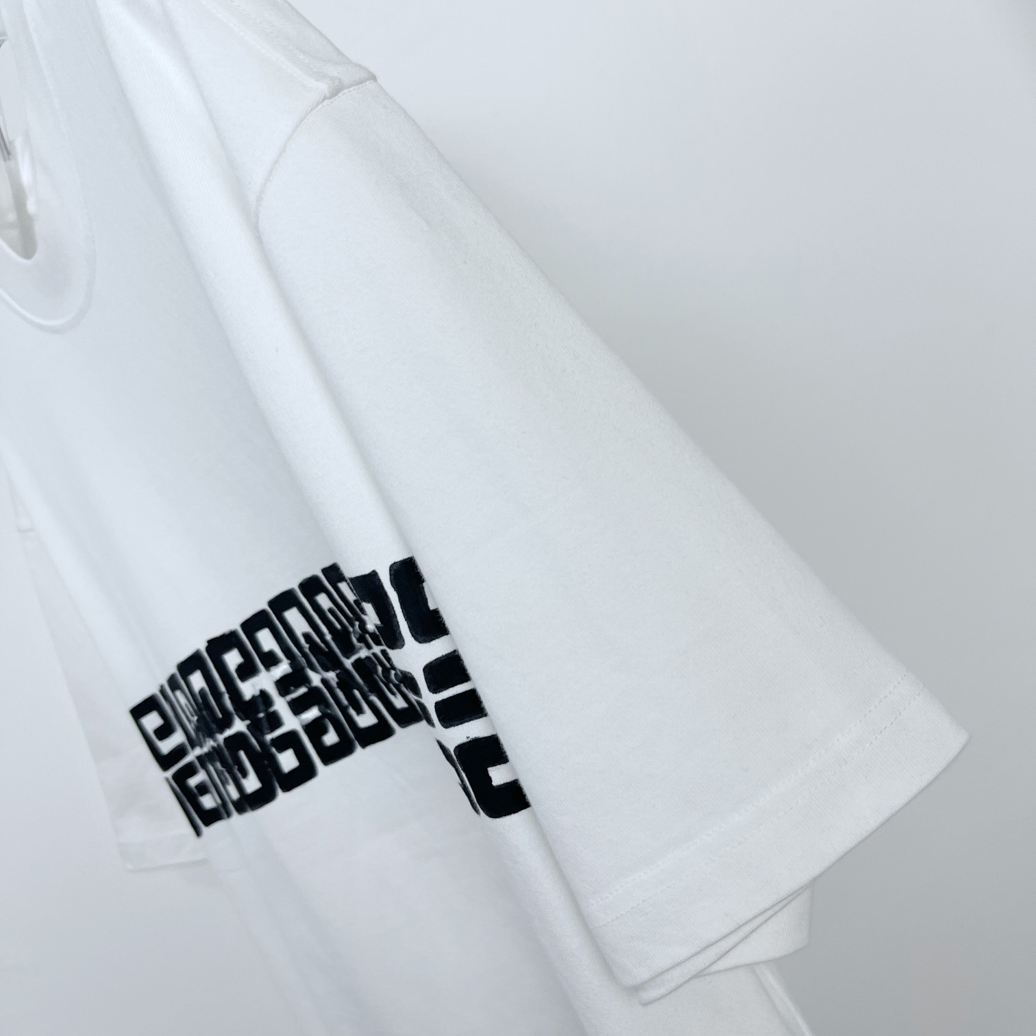 Givenchy 4G T-Shirt - everydesigner