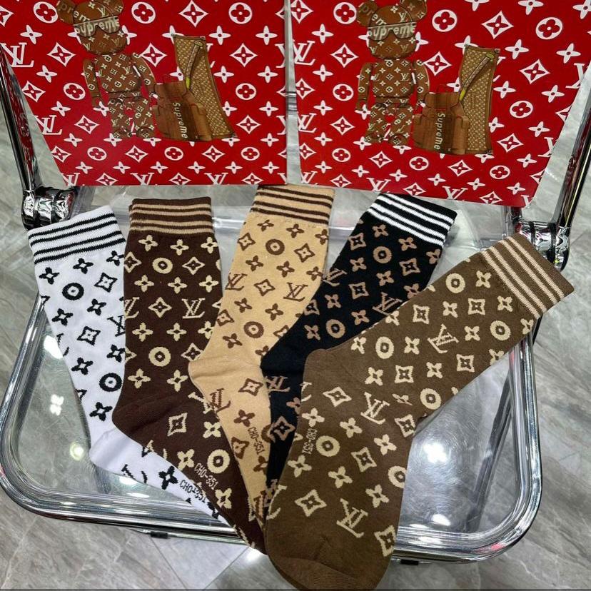 Louis Vuitton Socks/Box - everydesigner