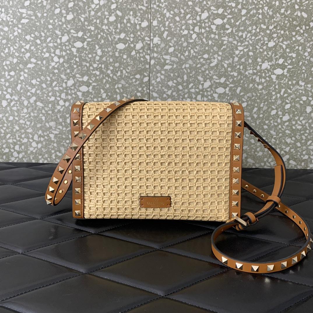 Valenti Small Rockstud Shoulder Bag in Wove Raffia(22.5-15.5-6cm) - everydesigner