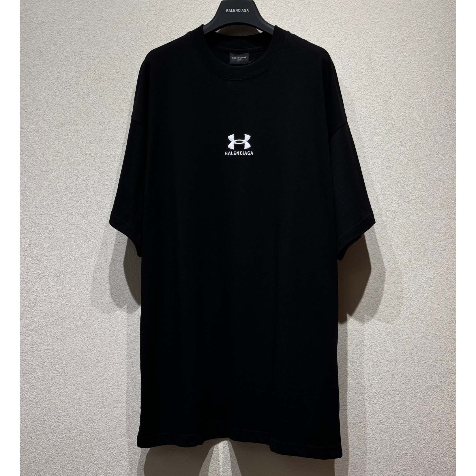 Balenciaga Under Armour® T-Shirt Oversized In Black And White - everydesigner