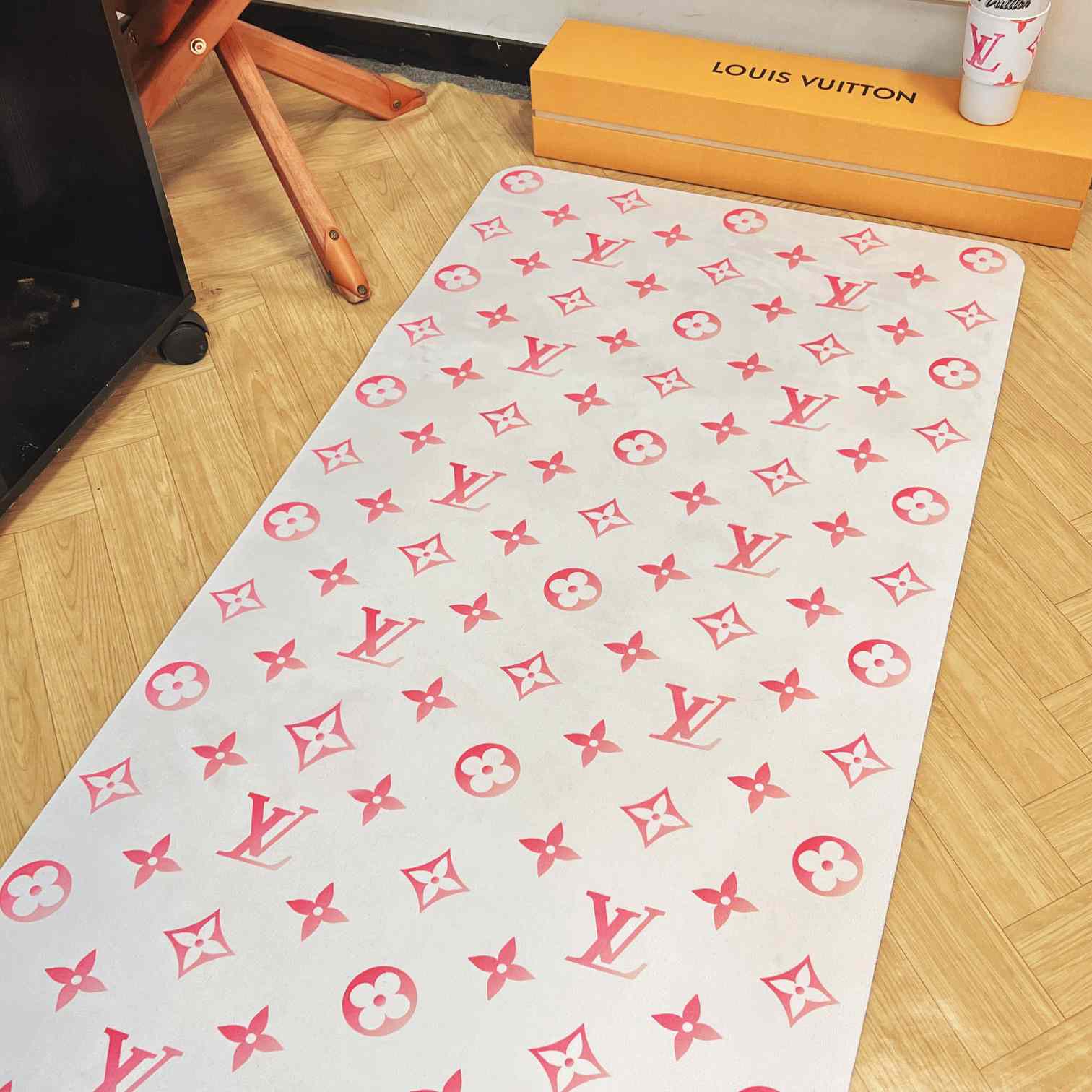 Louis Vuitton Exercise Mat  GI0920 - everydesigner